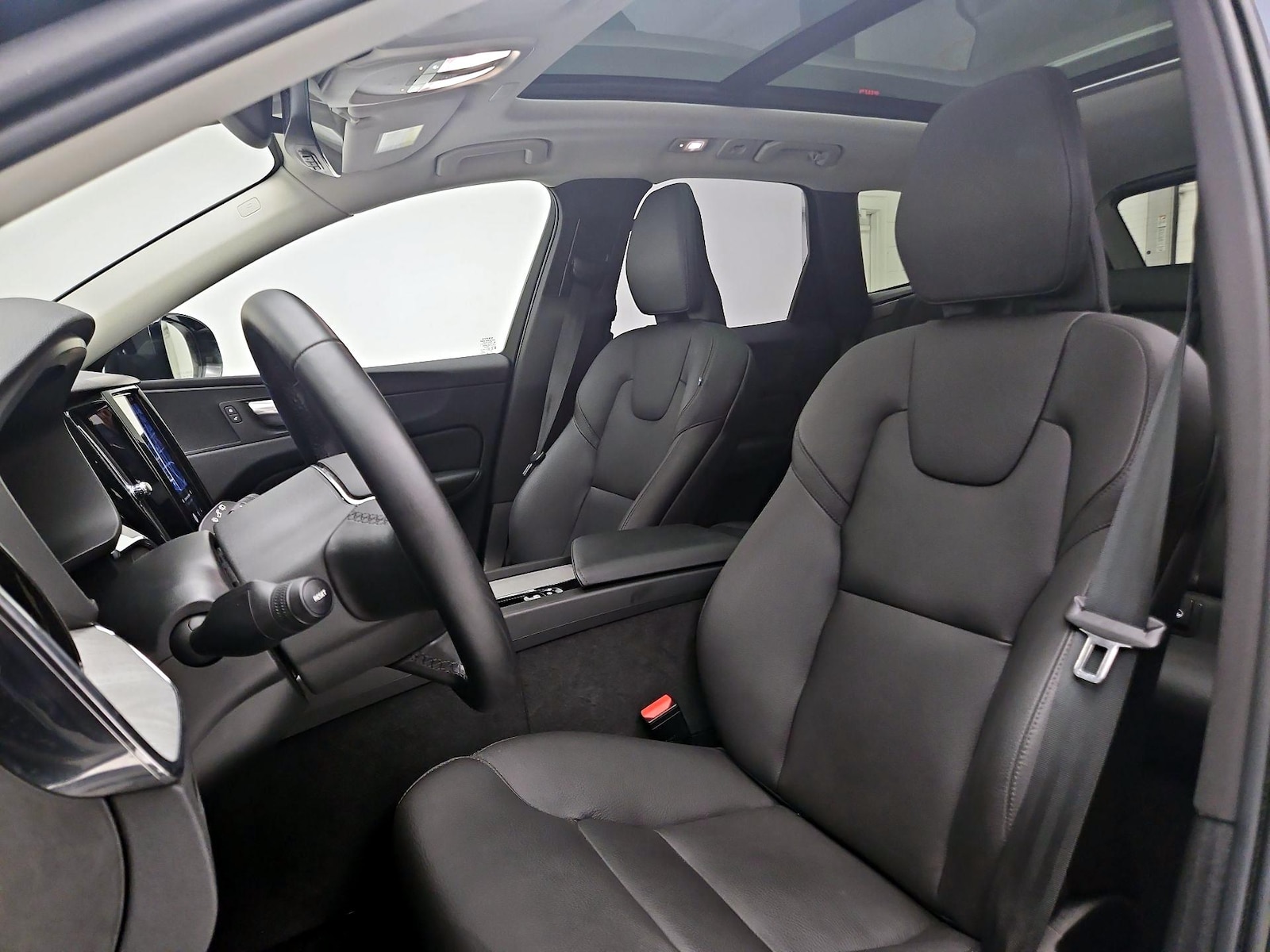 2025 Volvo XC60 Plus - Photo 12