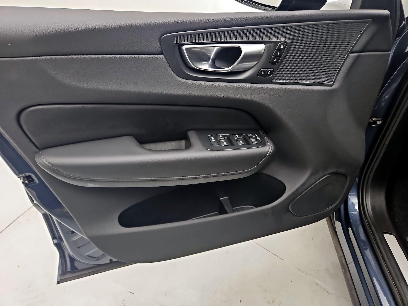 2025 Volvo XC60 Plus - Photo 13