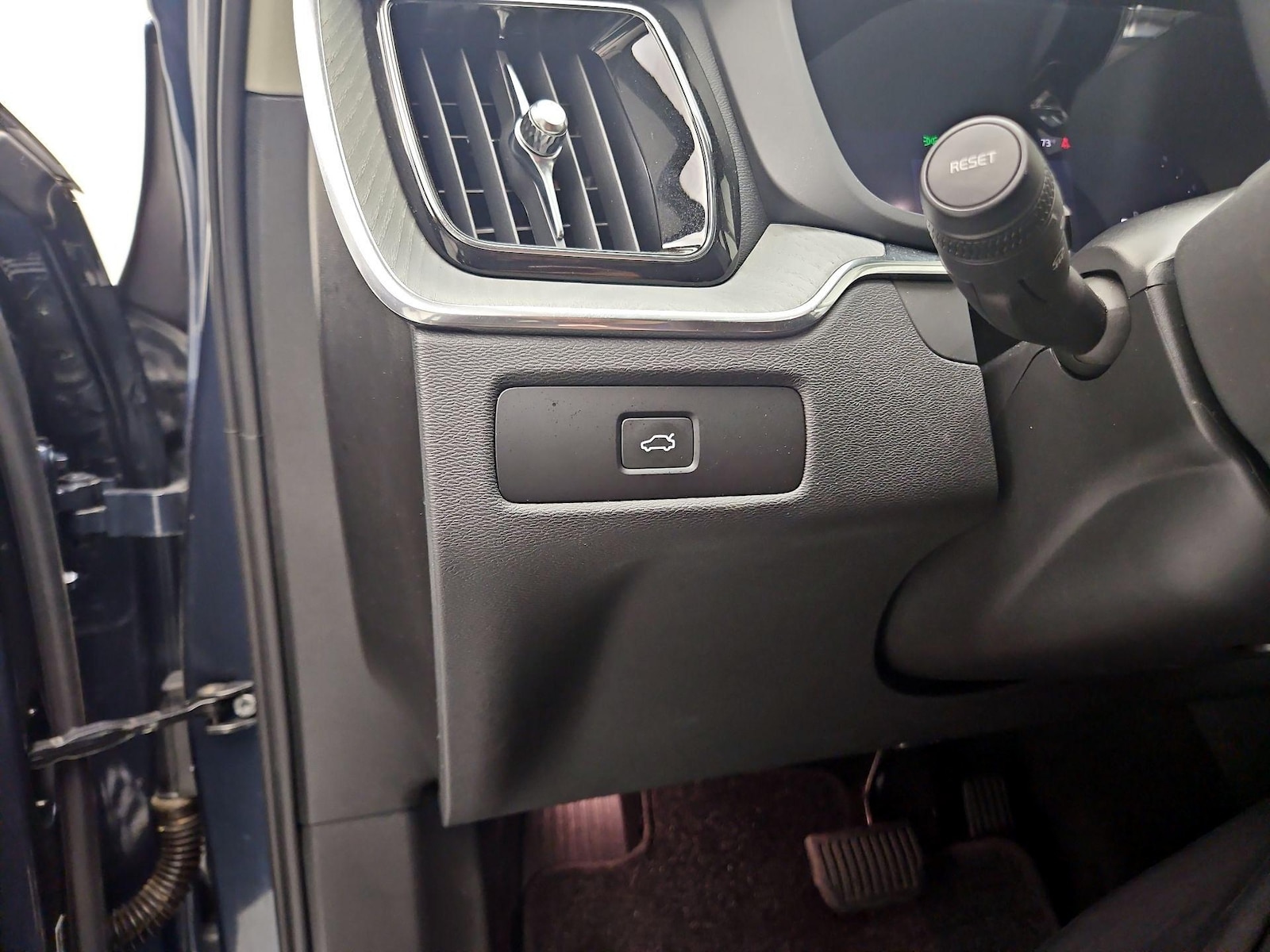 2025 Volvo XC60 Plus - Photo 14