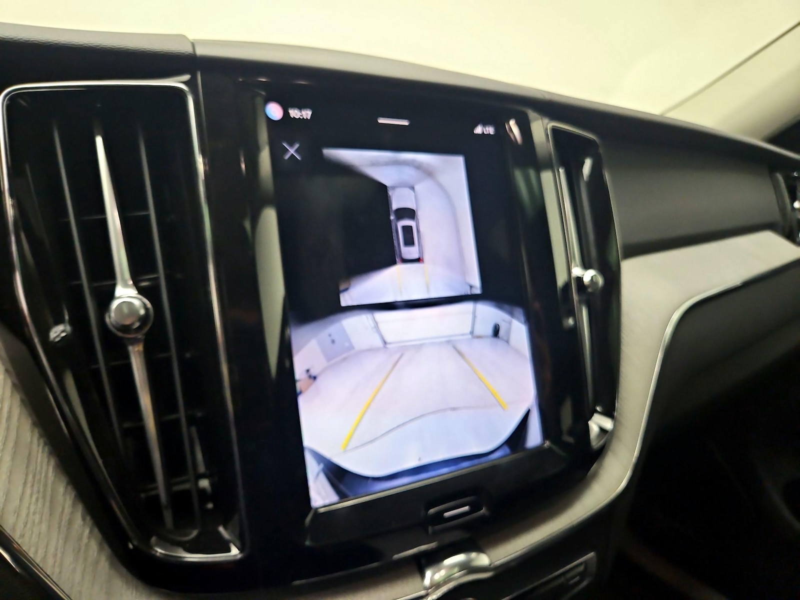 2025 Volvo XC60 Plus - Photo 15