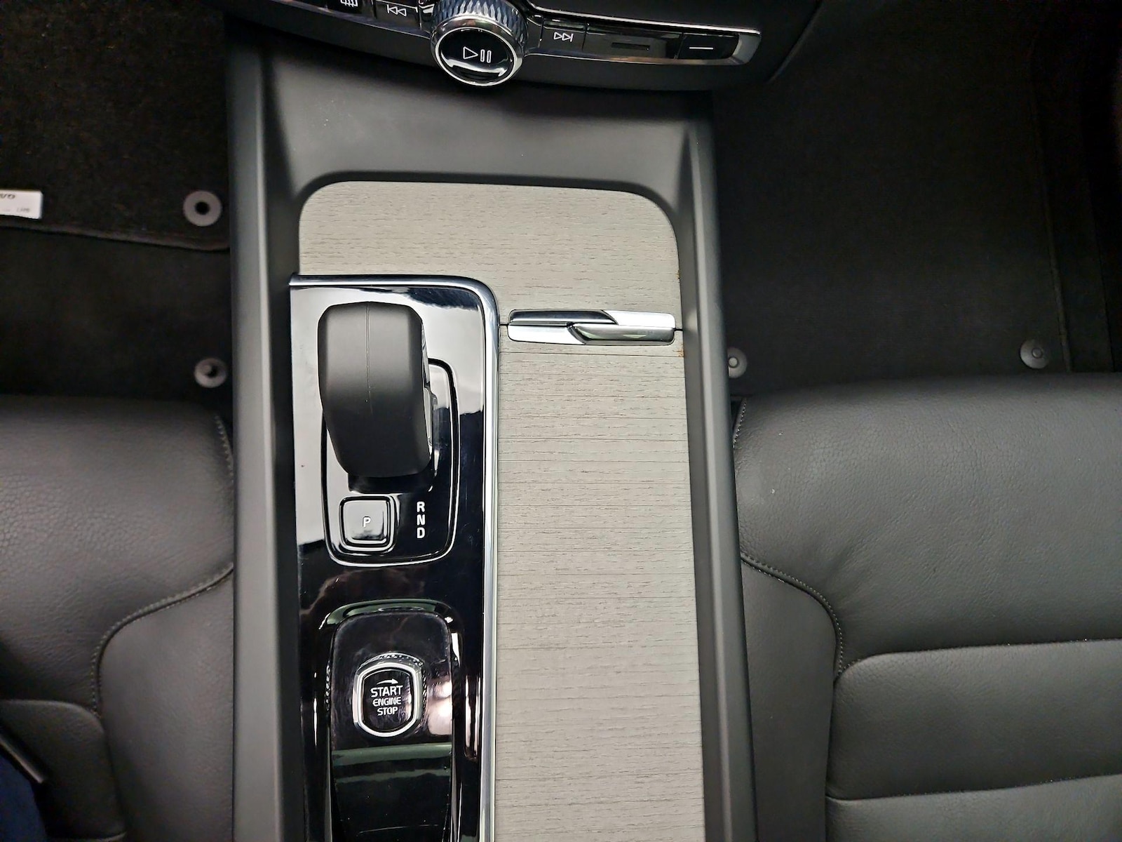 2025 Volvo XC60 Plus - Photo 18