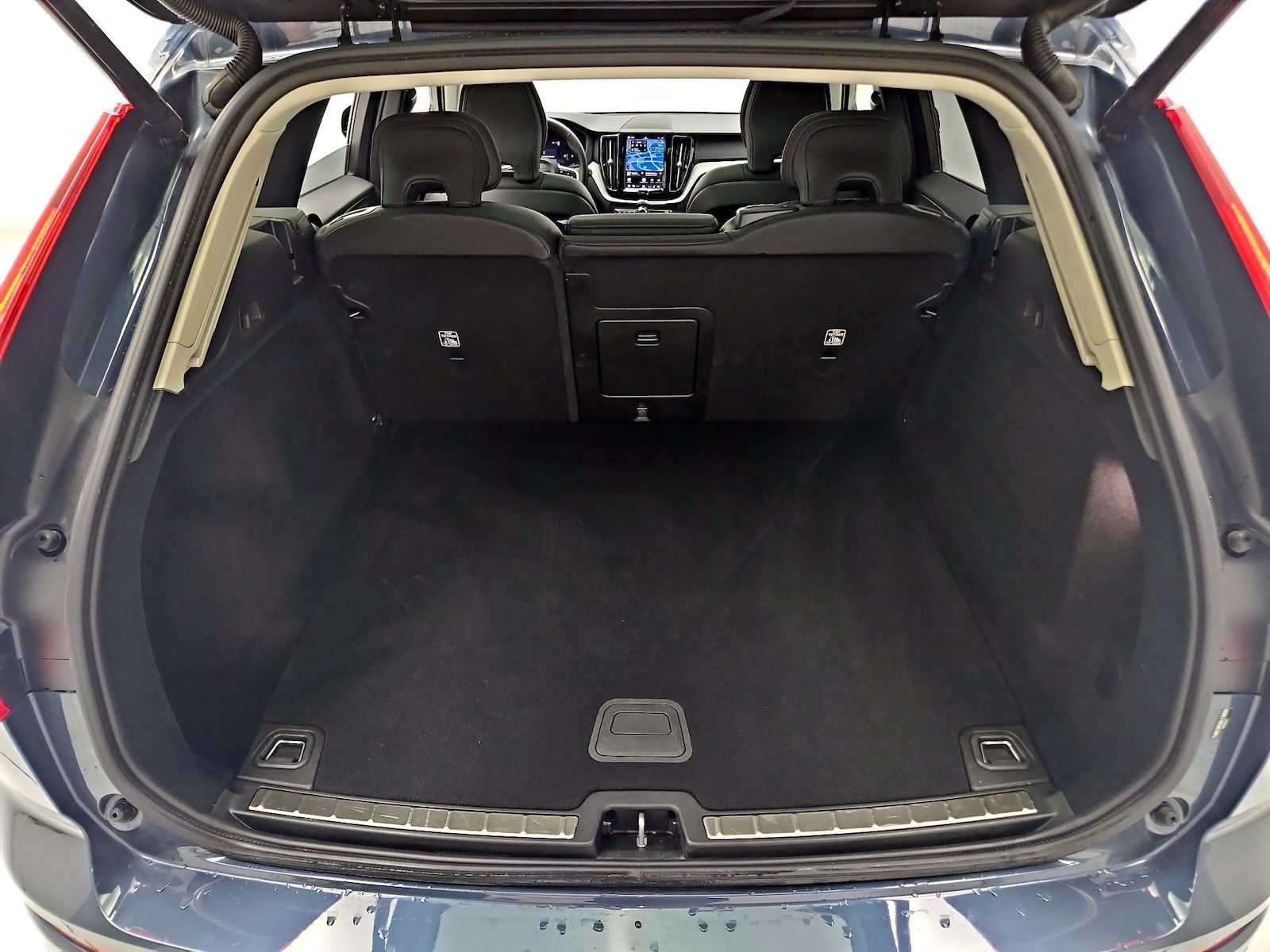 2025 Volvo XC60 Plus - Photo 22