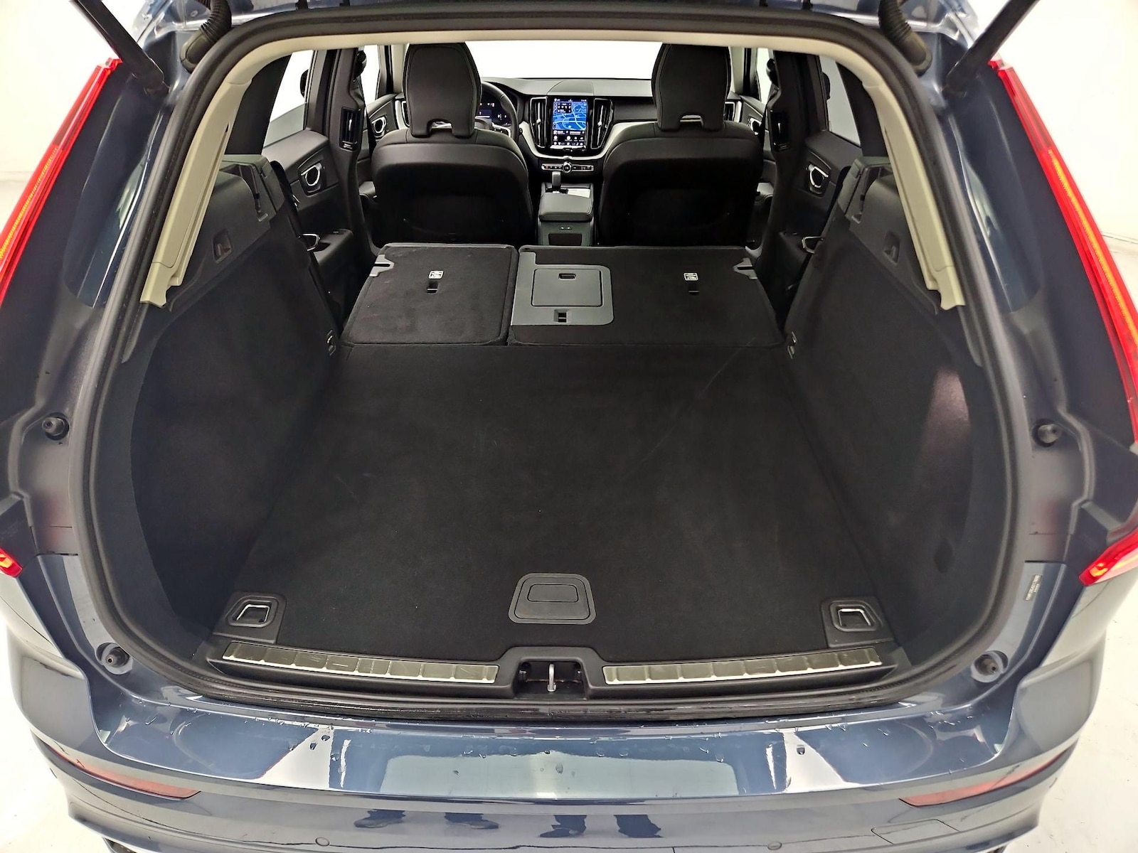 2025 Volvo XC60 Plus - Photo 23