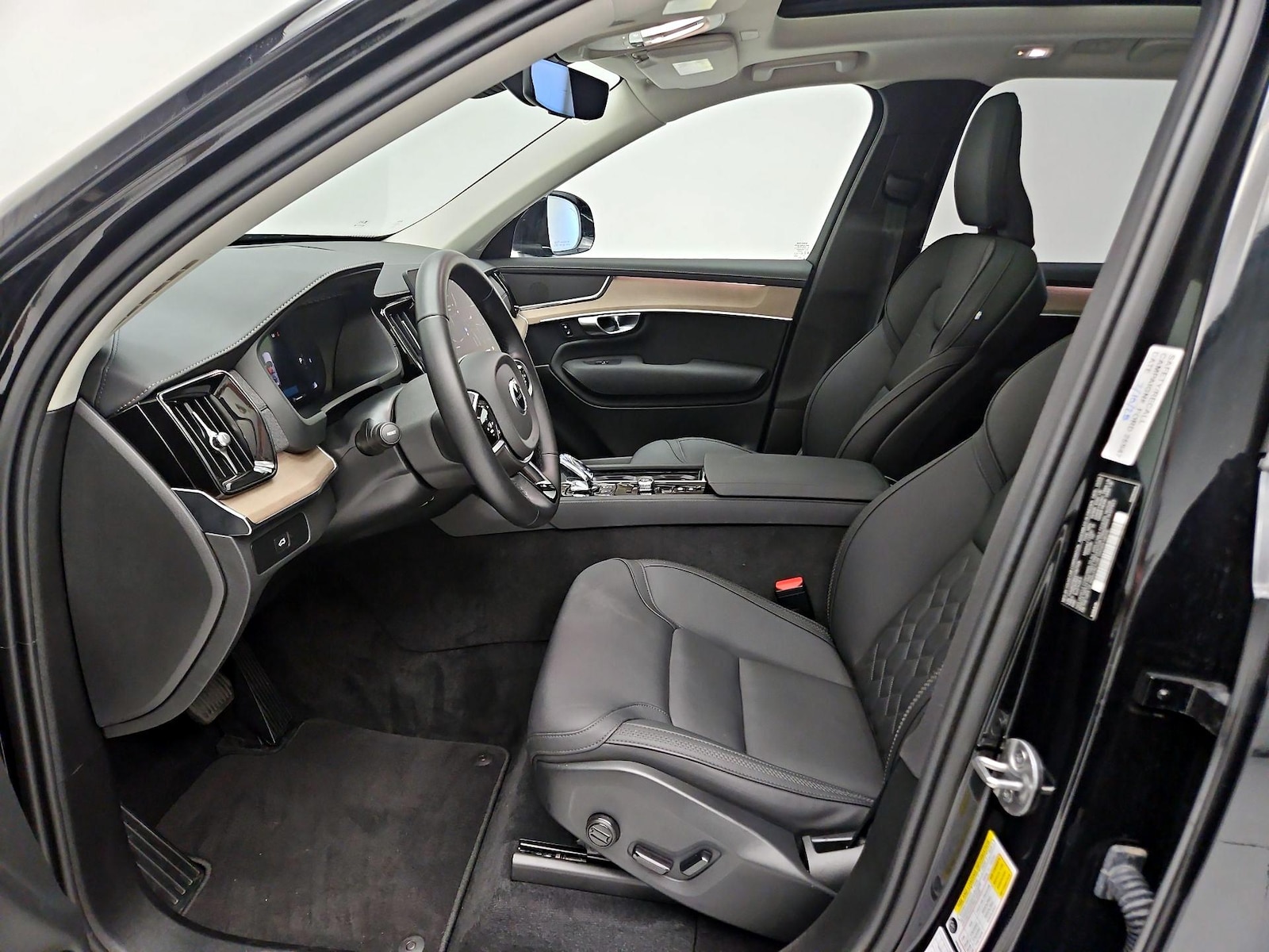 2025 Volvo XC90 Plus - Photo 12