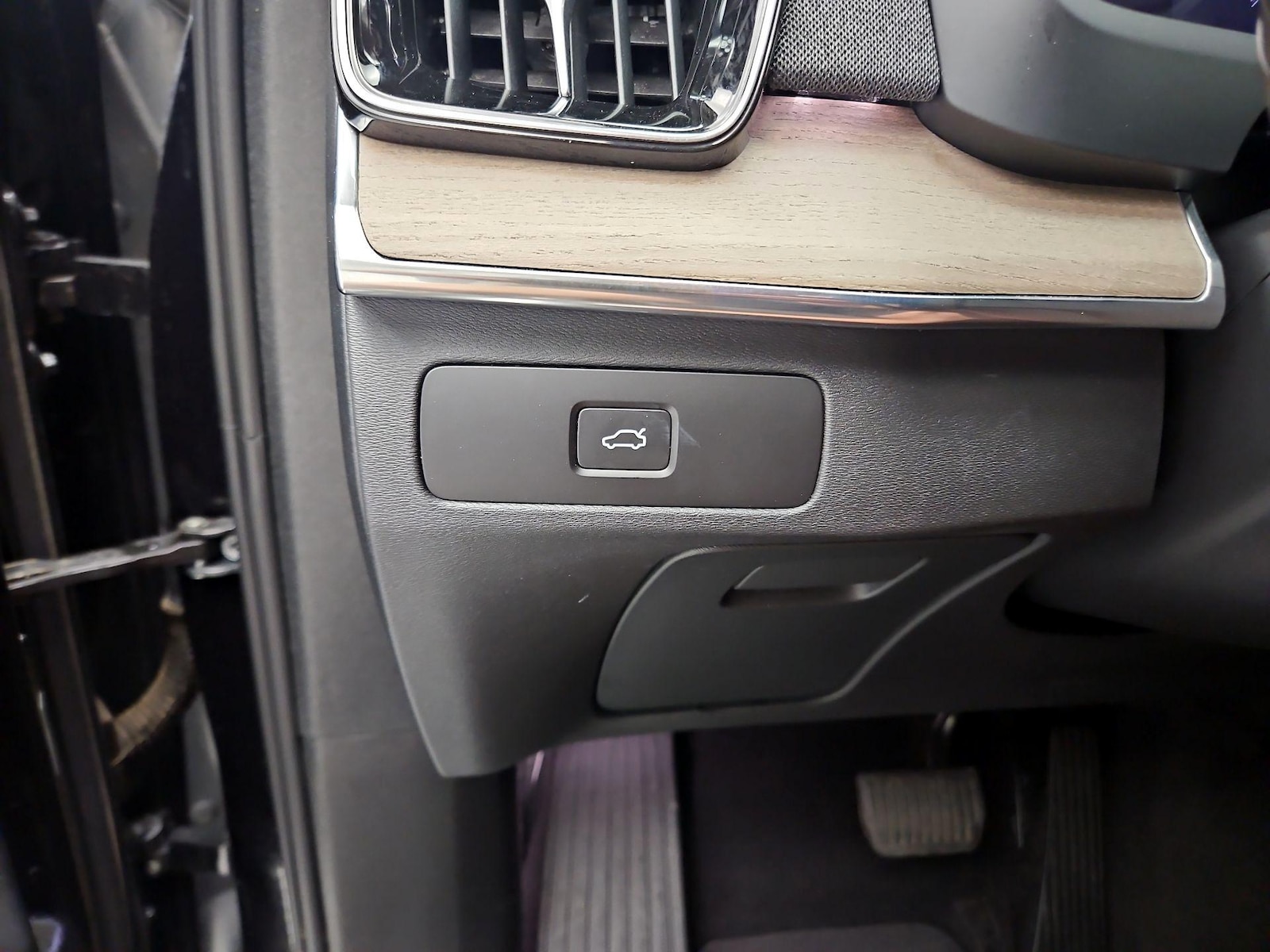2025 Volvo XC90 Plus - Photo 14