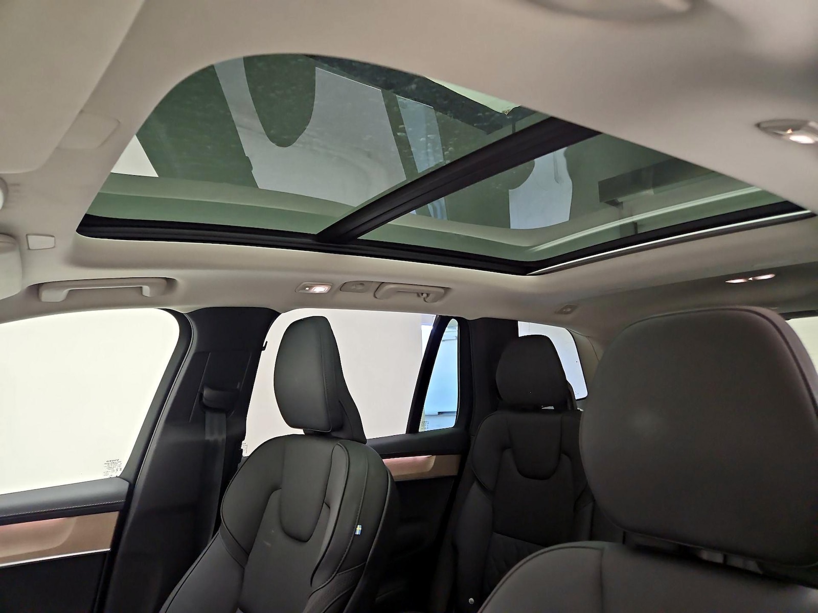 2025 Volvo XC90 Plus - Photo 21