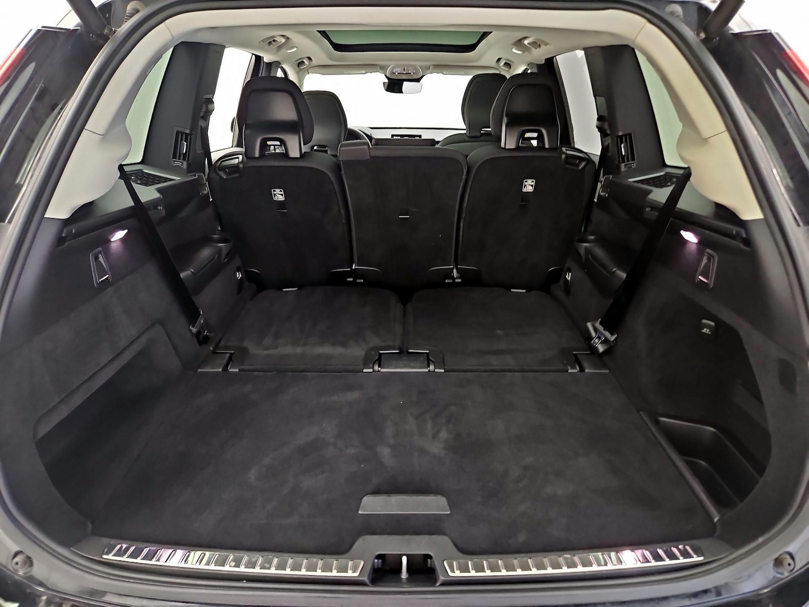 2025 Volvo XC90 Plus - Photo 25