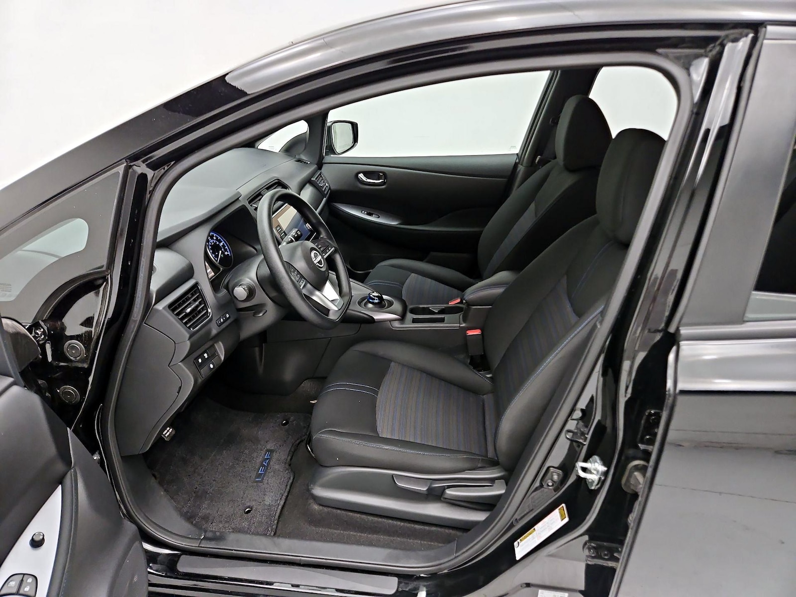 2025 Nissan Leaf S - Photo 12