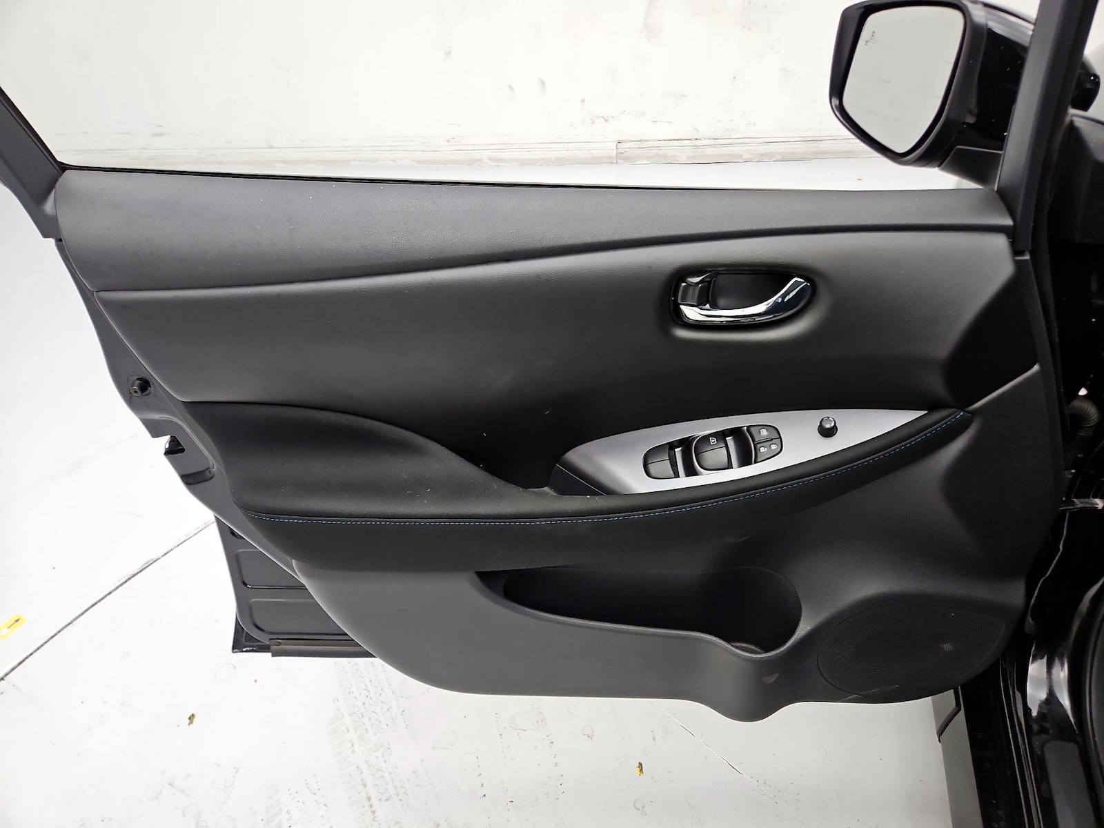2025 Nissan Leaf S - Photo 13