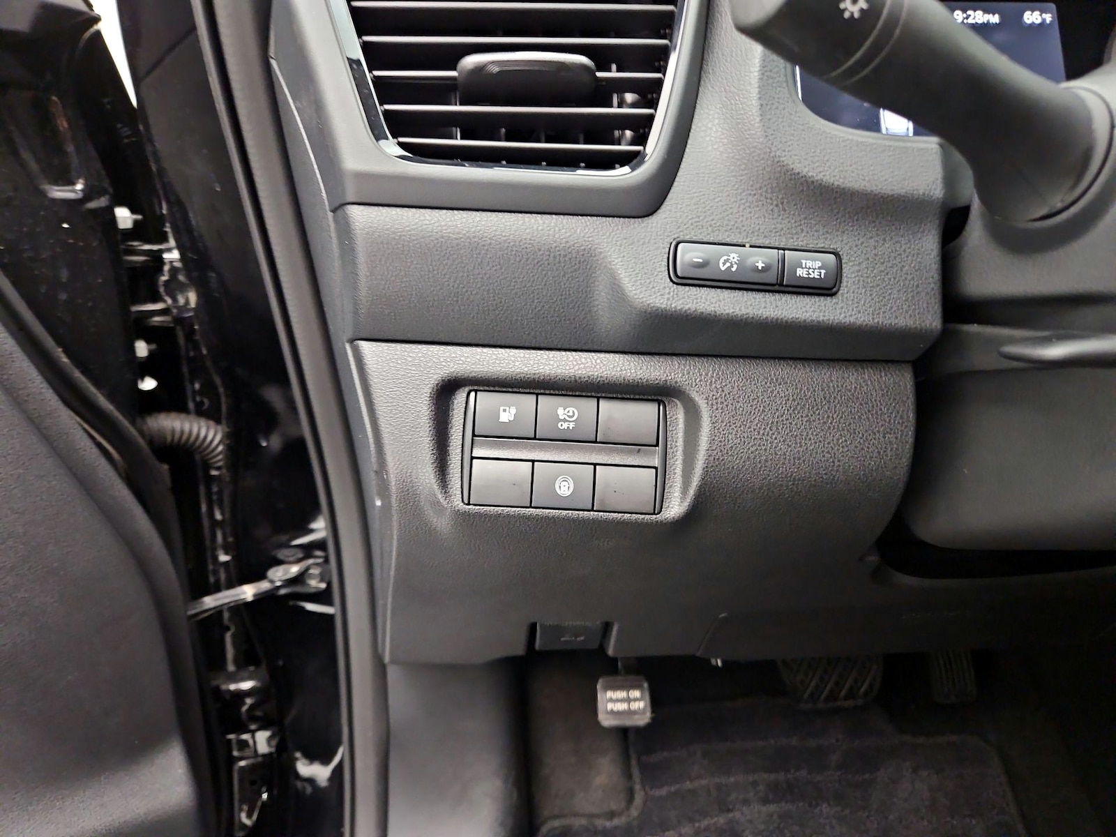 2025 Nissan Leaf S - Photo 14