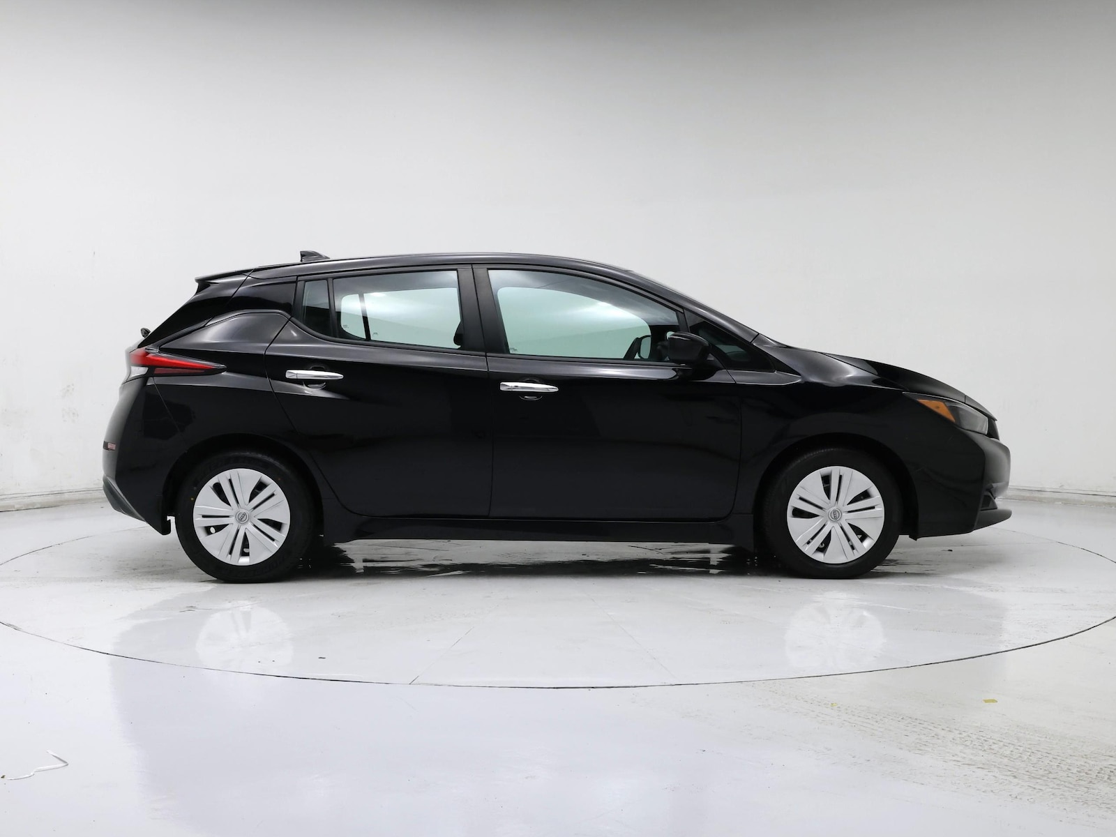 2025 Nissan Leaf S - Photo 8
