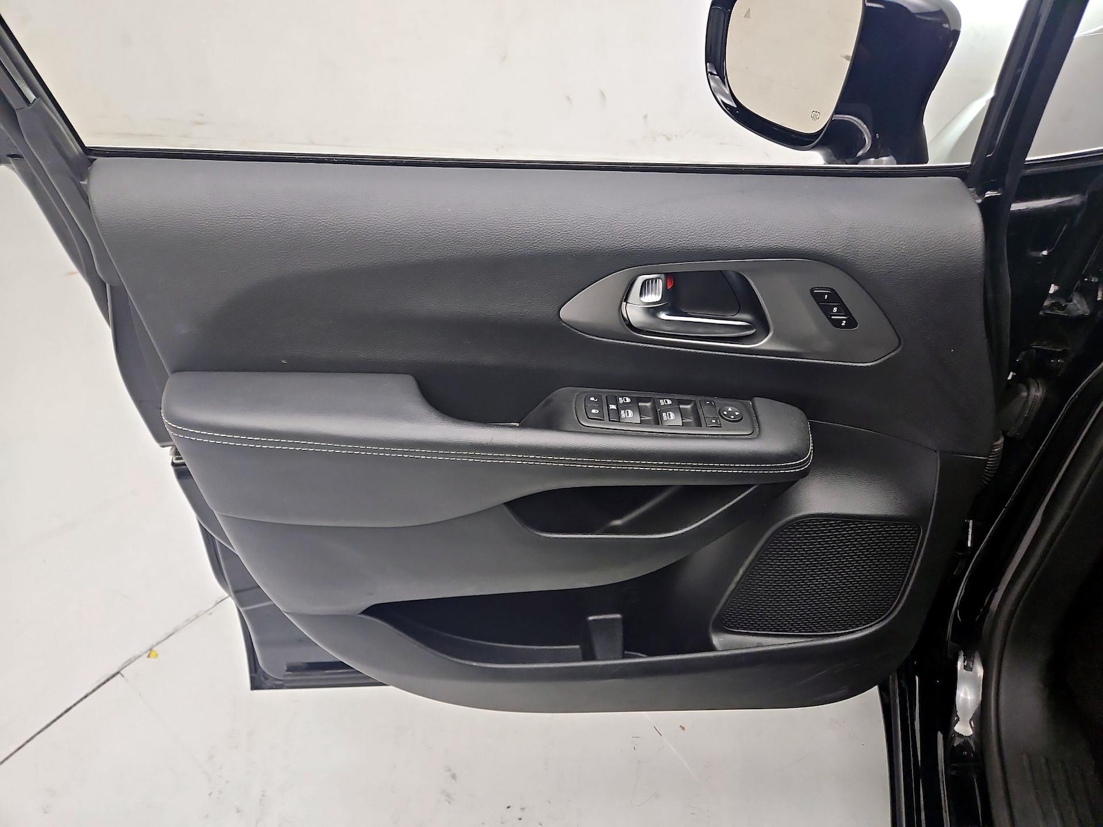 2025 Chrysler Pacifica Select - Photo 13