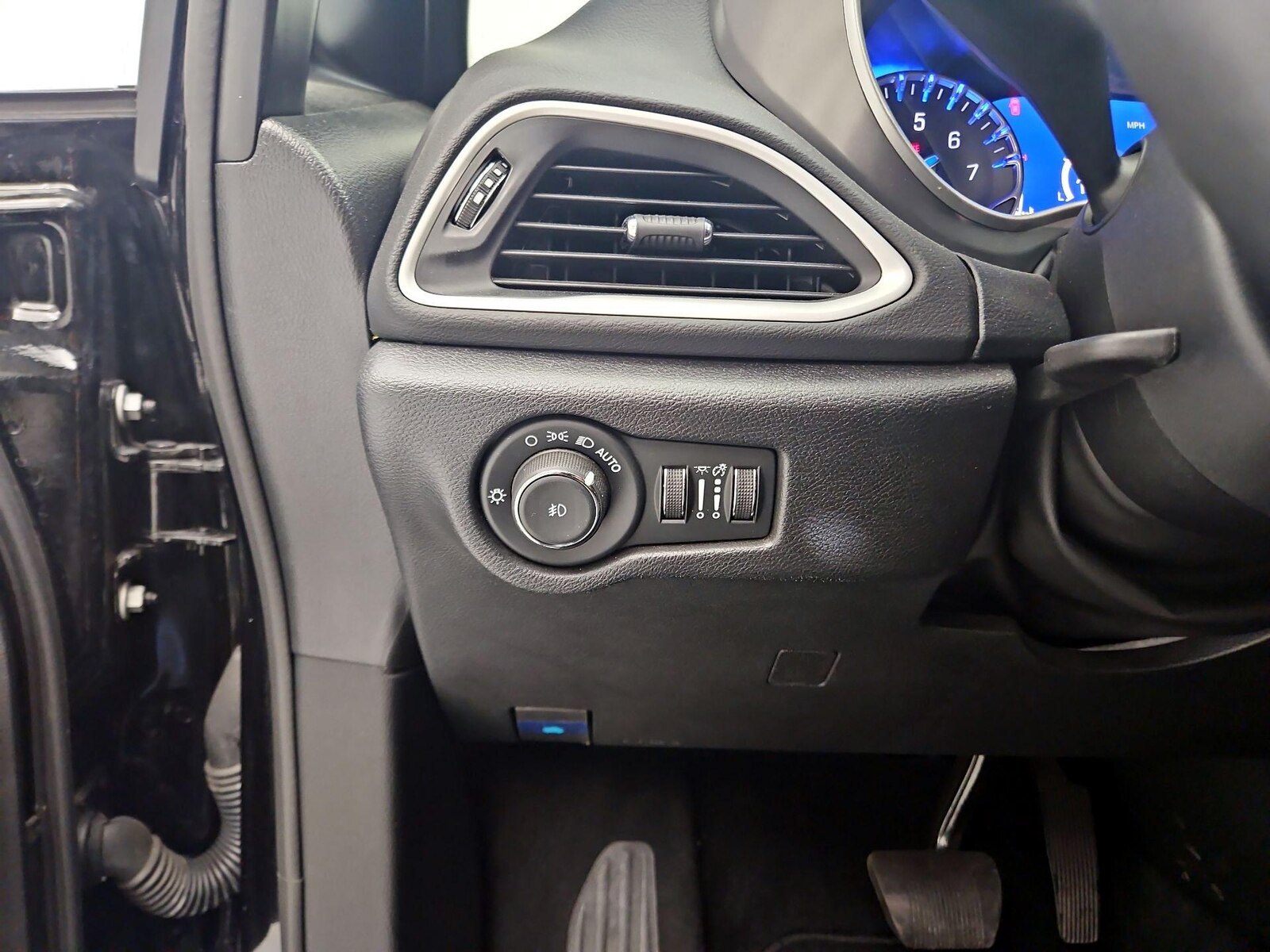 2025 Chrysler Pacifica Select - Photo 14