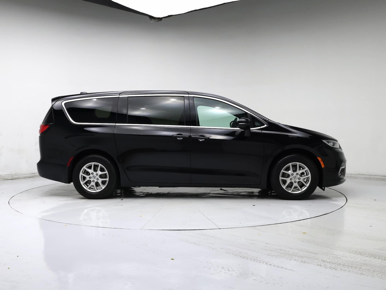 2025 Chrysler Pacifica Select - Photo 8