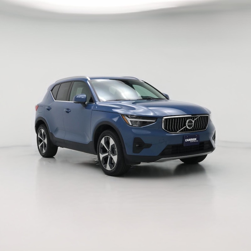 2025 Volvo XC40 B5 Plus Bright Theme