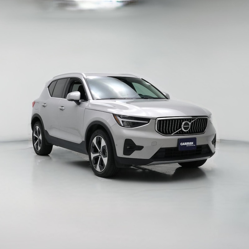 2025 Volvo XC40 B5 Plus Bright Theme