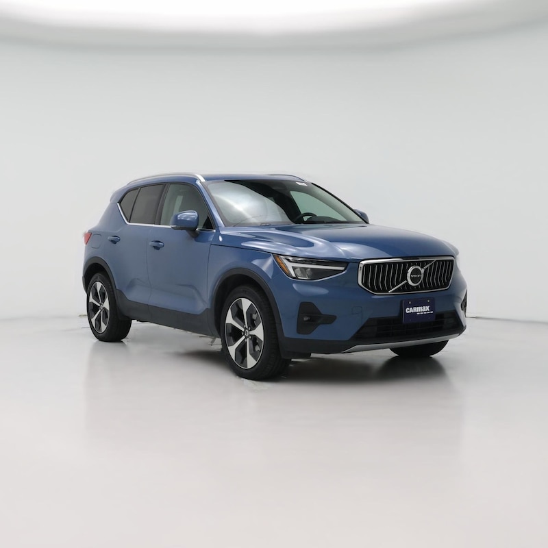 2025 Volvo XC40 B5 Plus Bright Theme