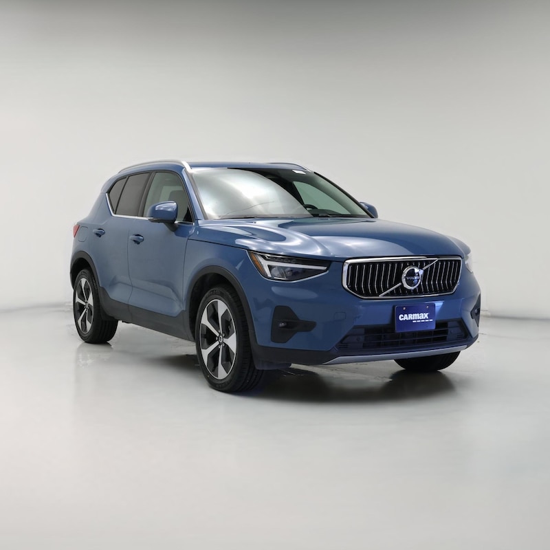 2025 Volvo XC40 B5 Plus Bright Theme