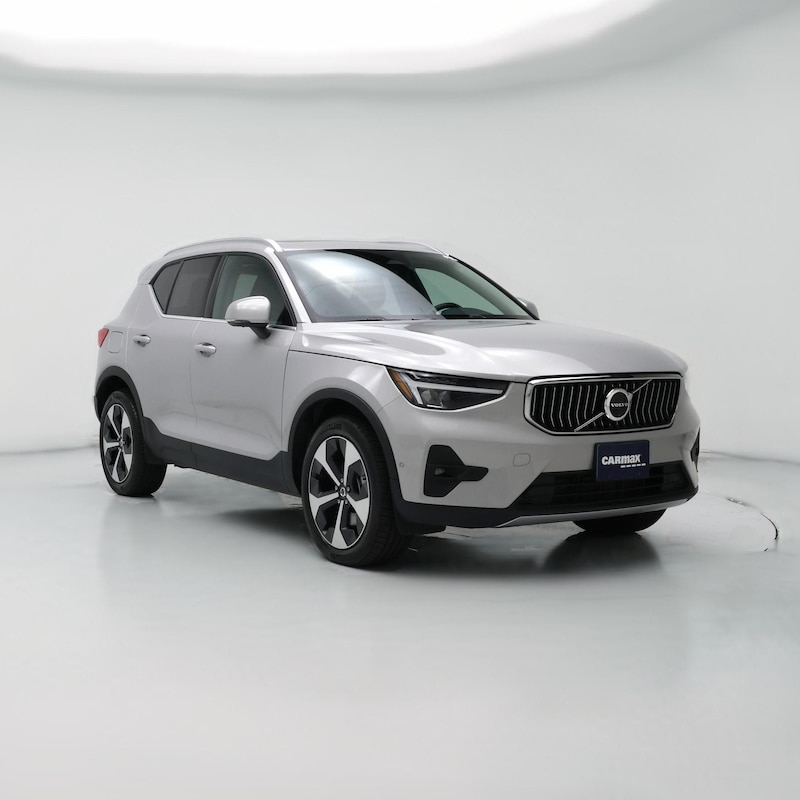 2025 Volvo XC40 B5 Plus Bright Theme