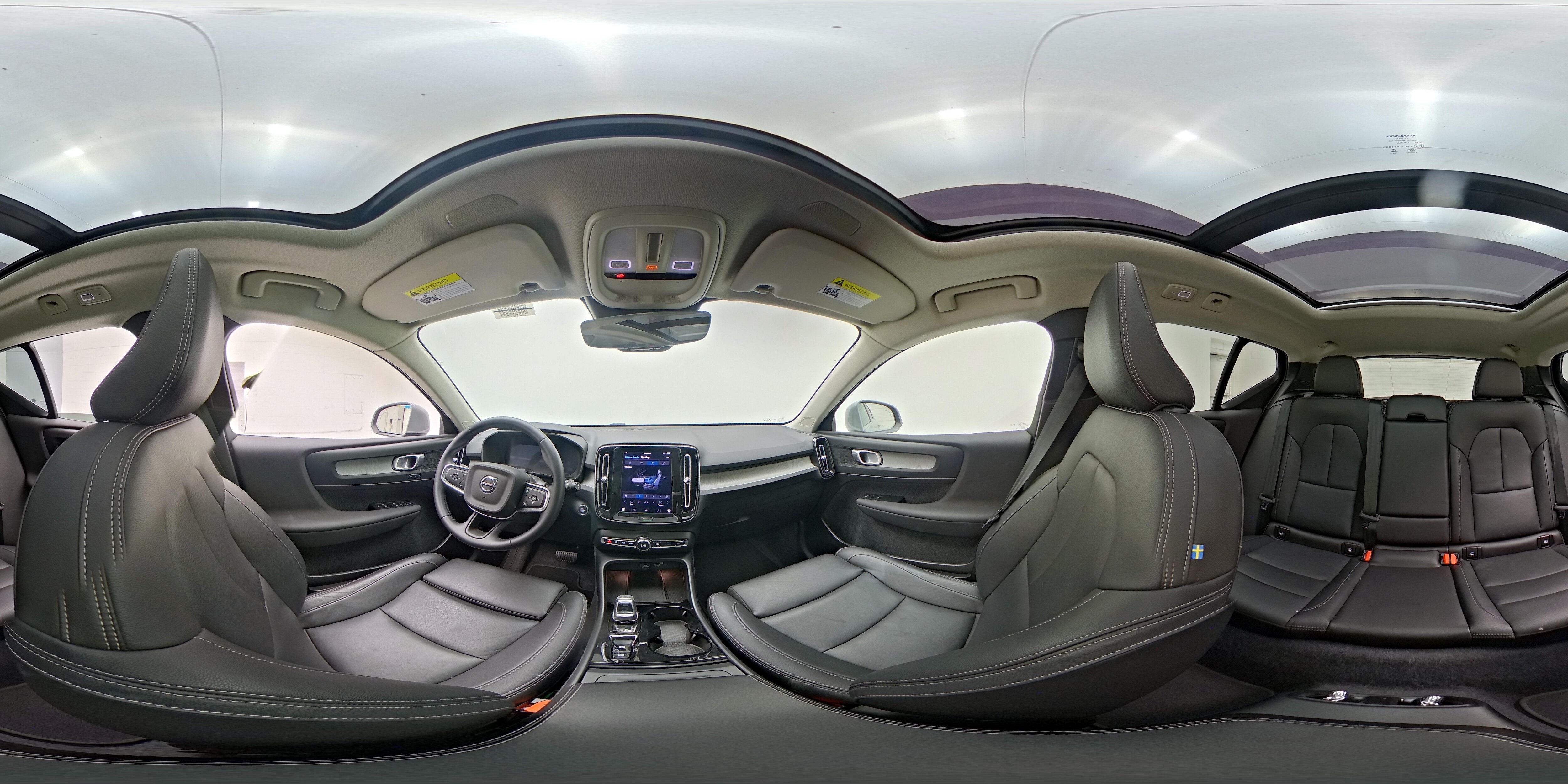 2025 Volvo XC40 Plus - Photo 26
