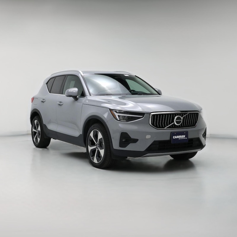 2025 Volvo XC40 B5 Plus Bright Theme