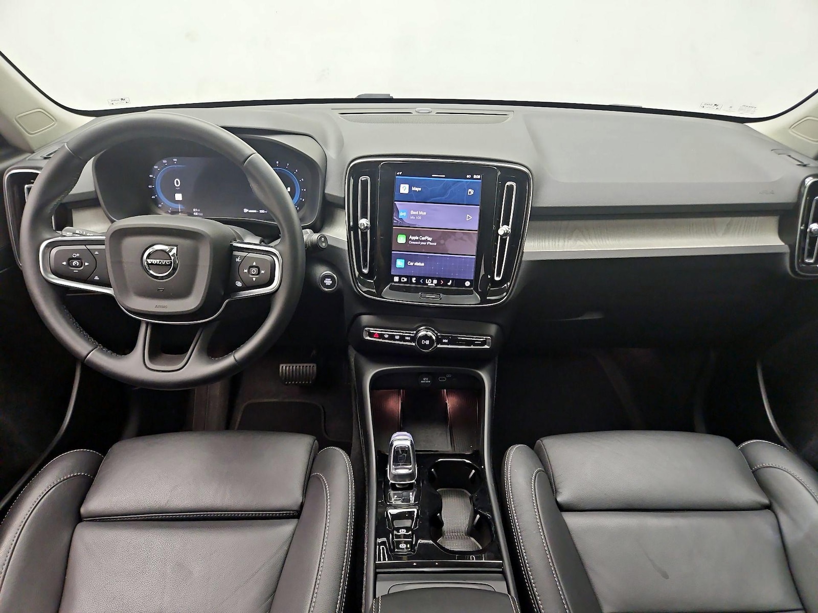 2025 Volvo XC40 Plus - Photo 10