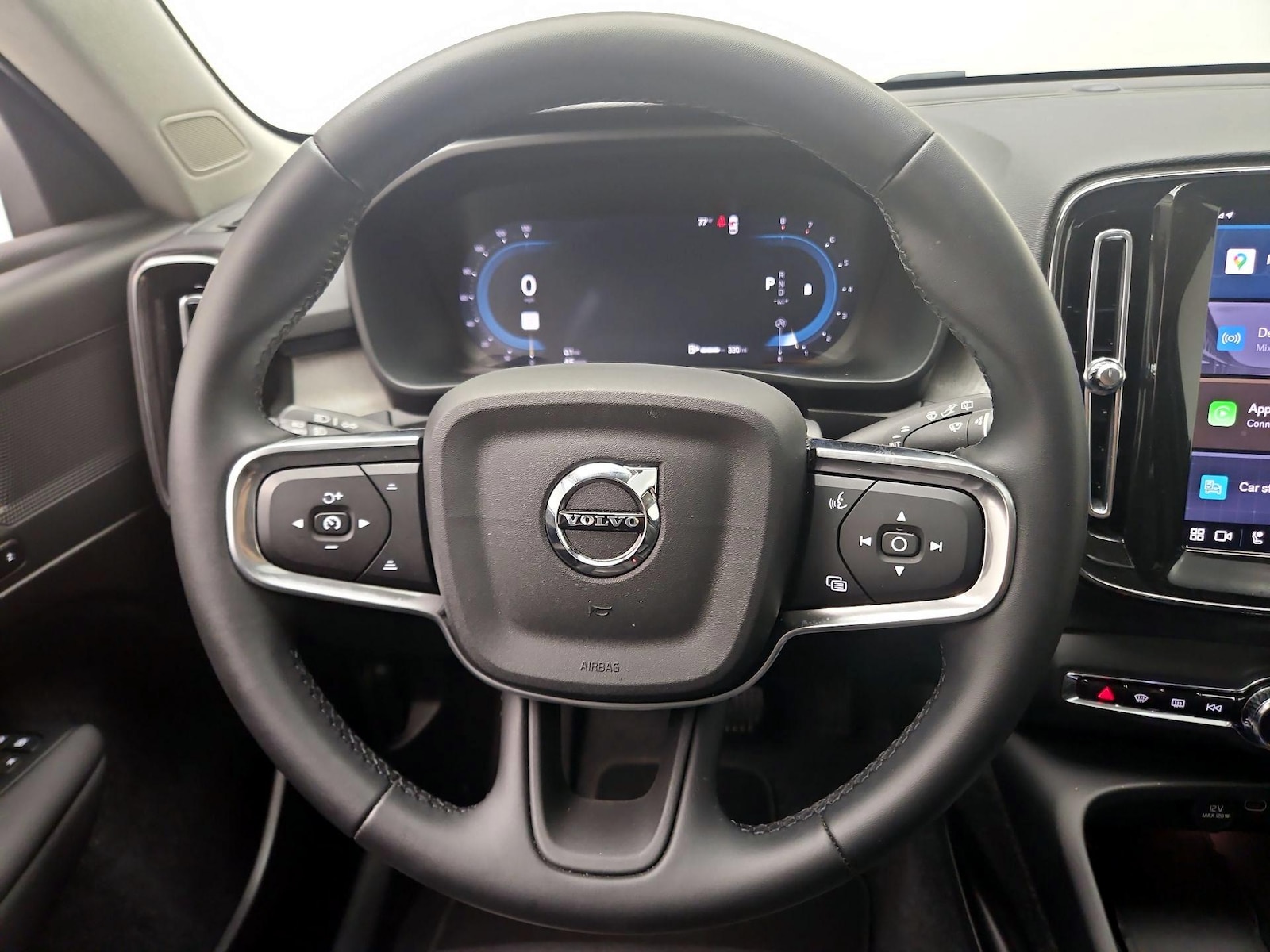 2025 Volvo XC40 Plus - Photo 11