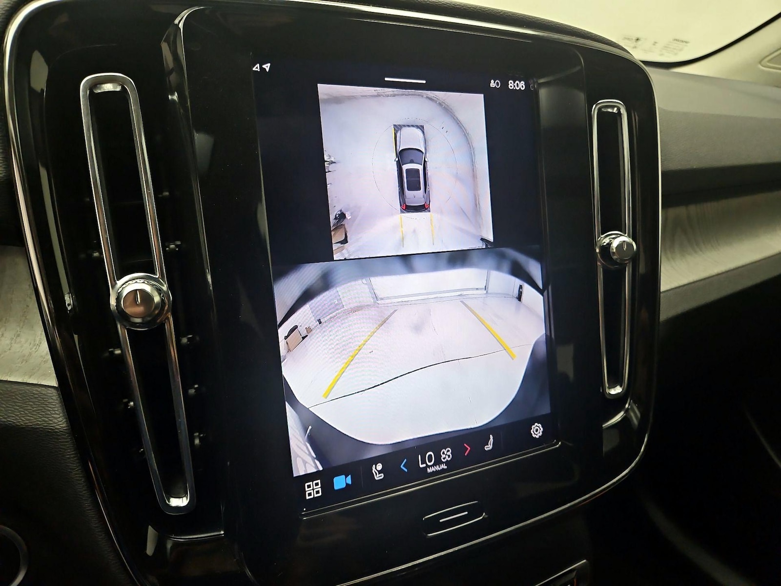 2025 Volvo XC40 Plus - Photo 15