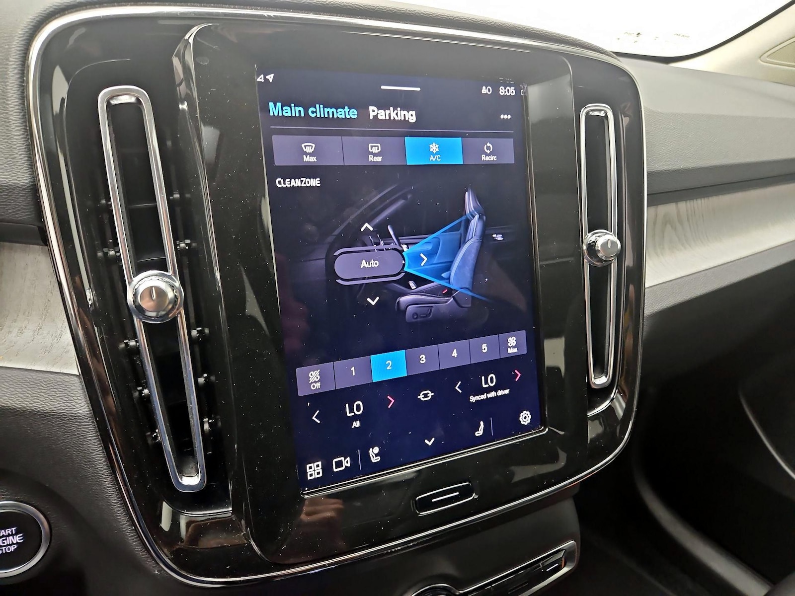 2025 Volvo XC40 Plus - Photo 17