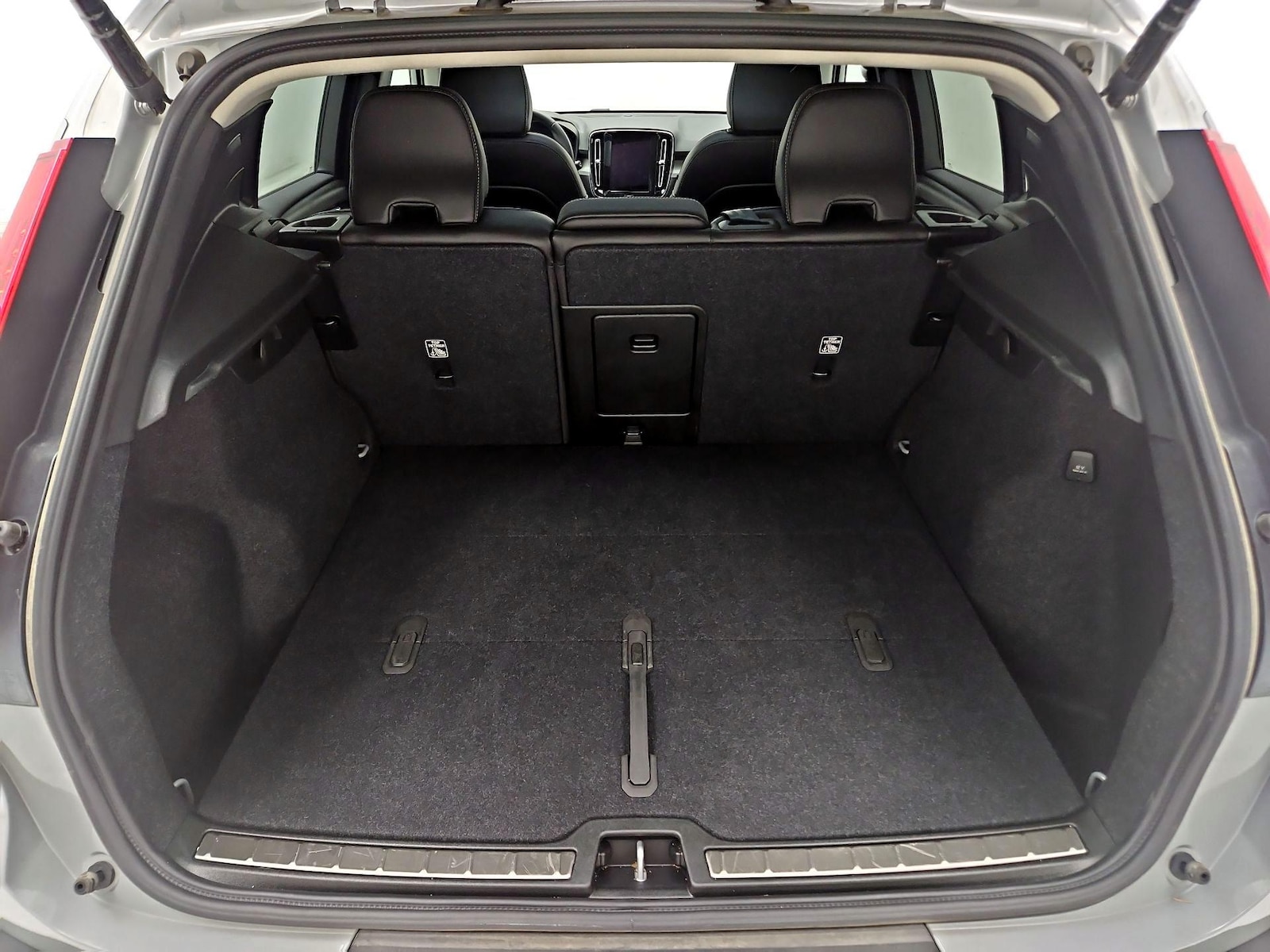 2025 Volvo XC40 Plus - Photo 22