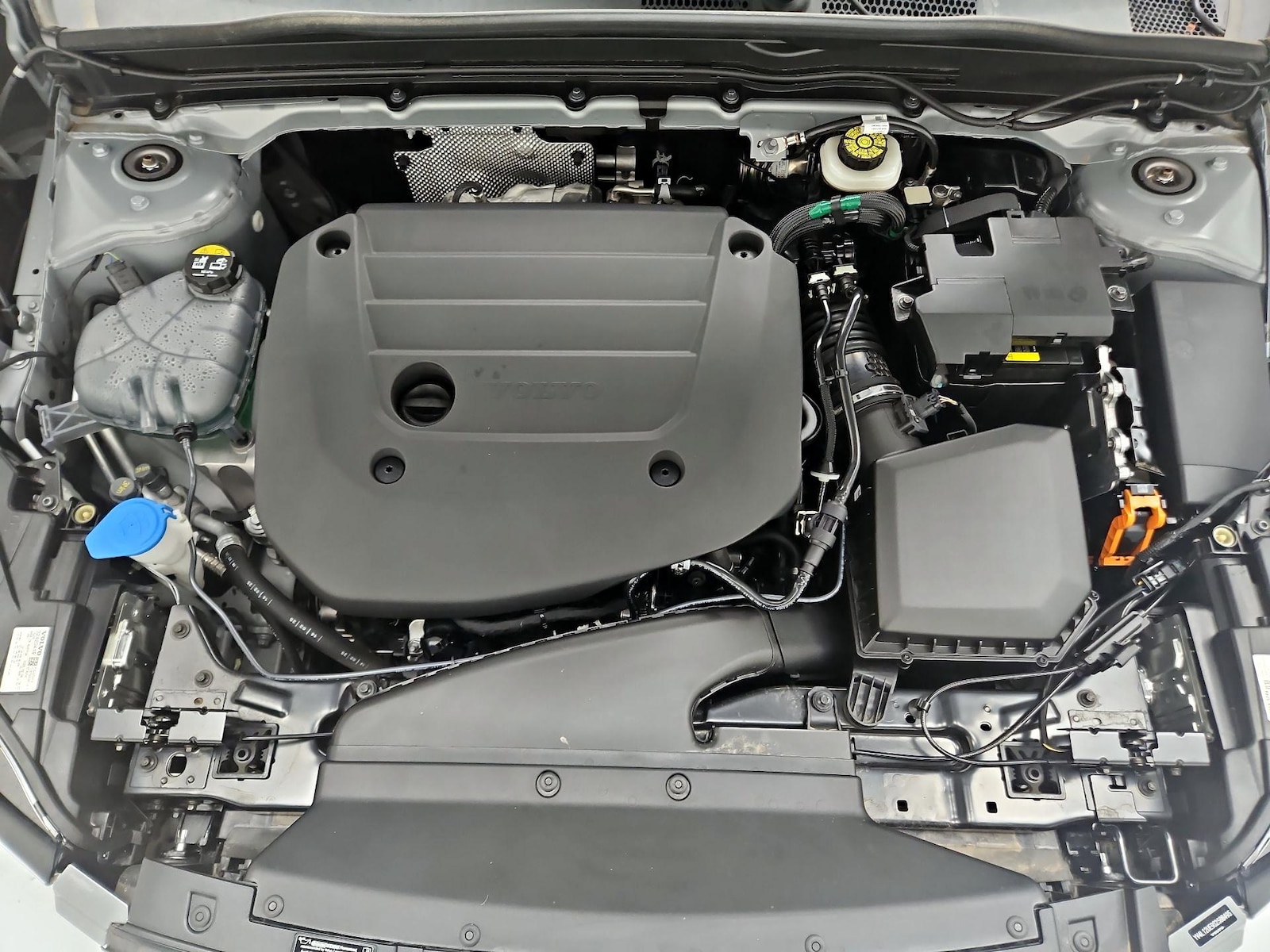 2025 Volvo XC40 Plus - Photo 24