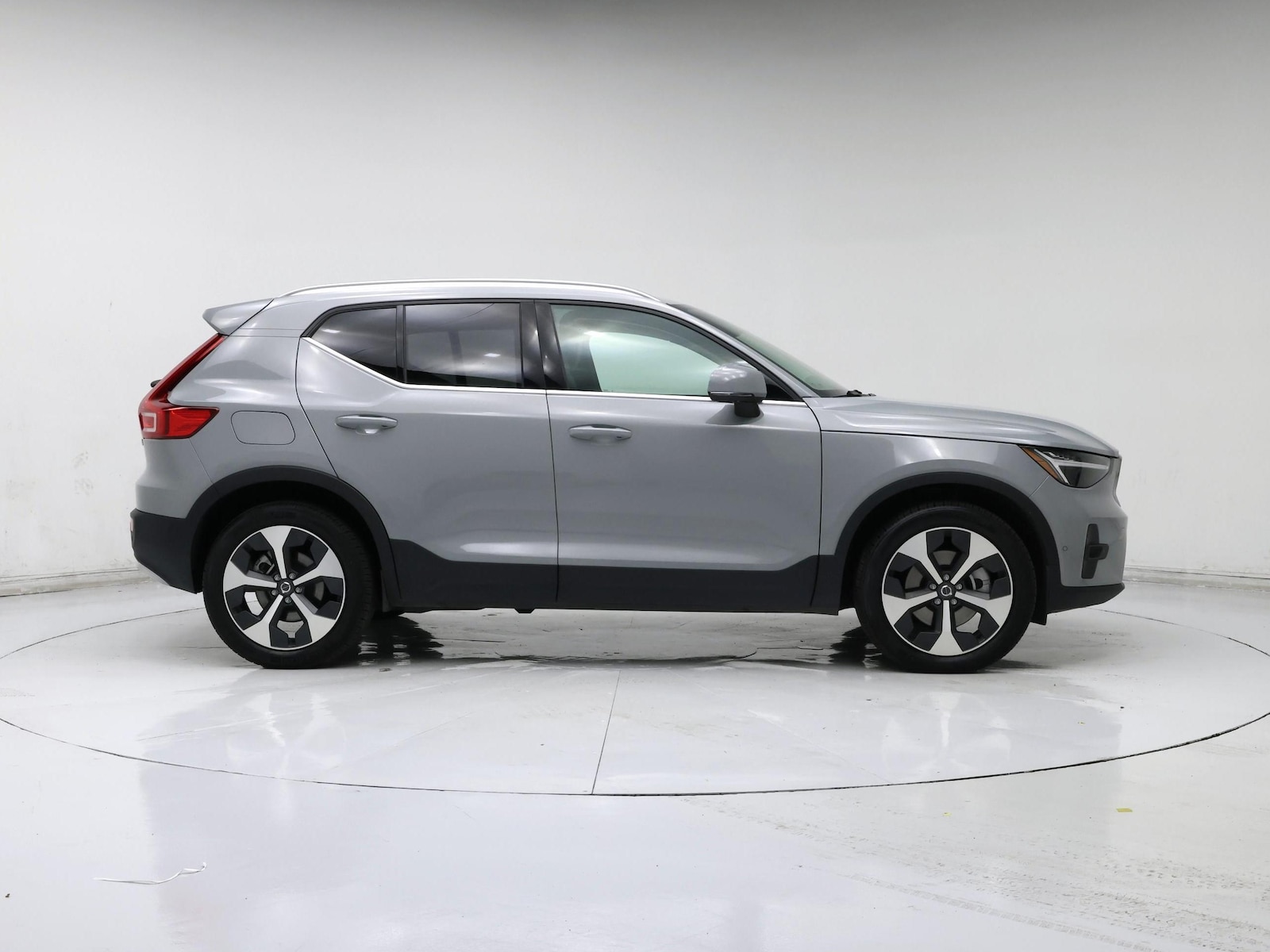 2025 Volvo XC40 Plus - Photo 8