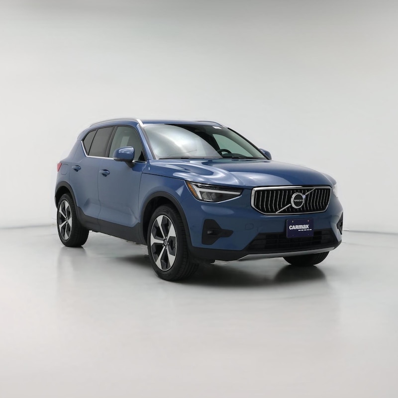 2025 Volvo XC40 B5 Plus Bright Theme