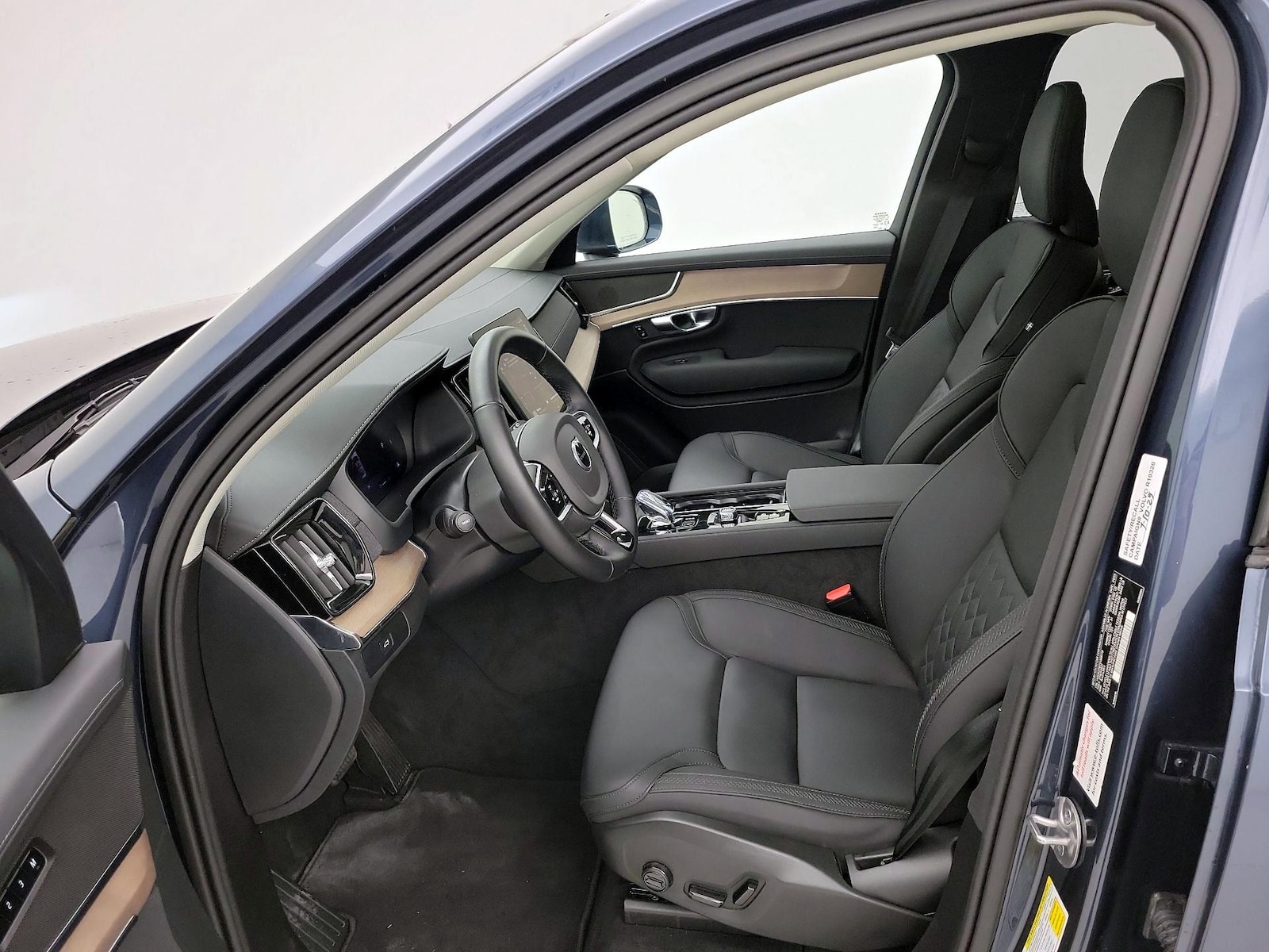 2025 Volvo XC90 Plus - Photo 12
