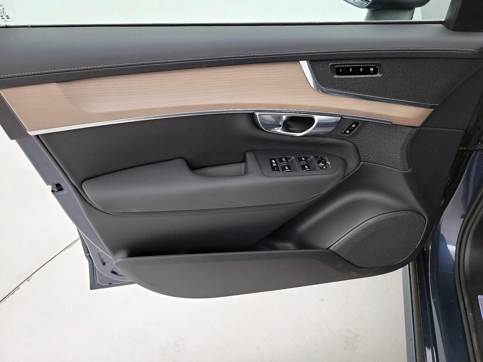2025 Volvo XC90 Plus - Photo 13