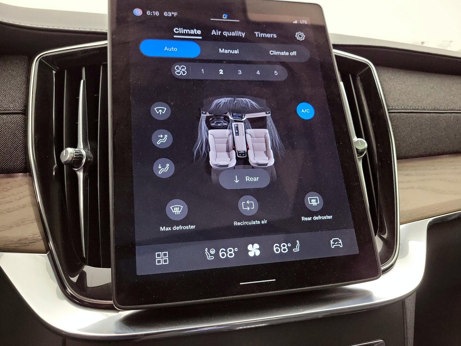 2025 Volvo XC90 Plus - Photo 18