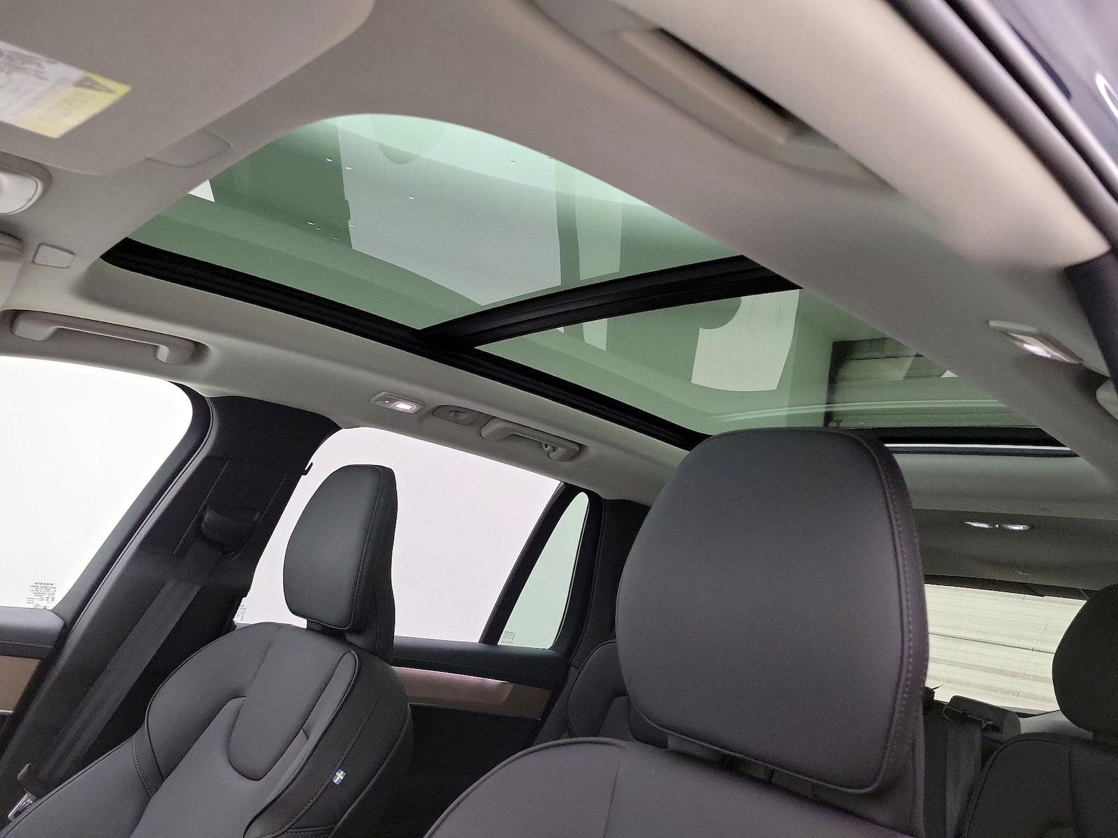 2025 Volvo XC90 Plus - Photo 21