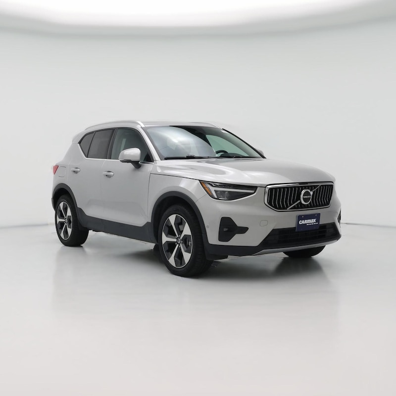 2025 Volvo XC40 B5 Plus Bright Theme