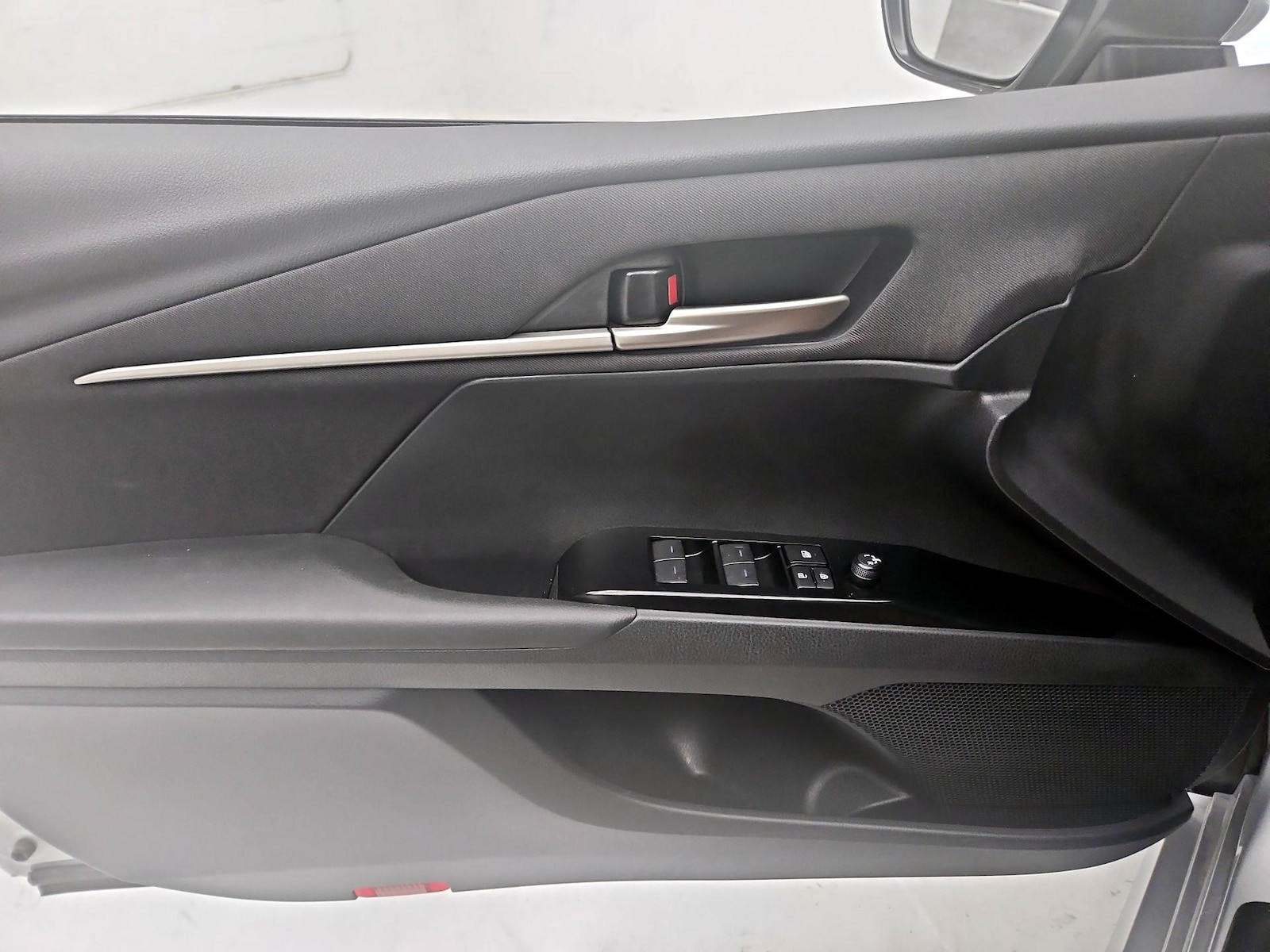 2025 Toyota Camry LE - Photo 13