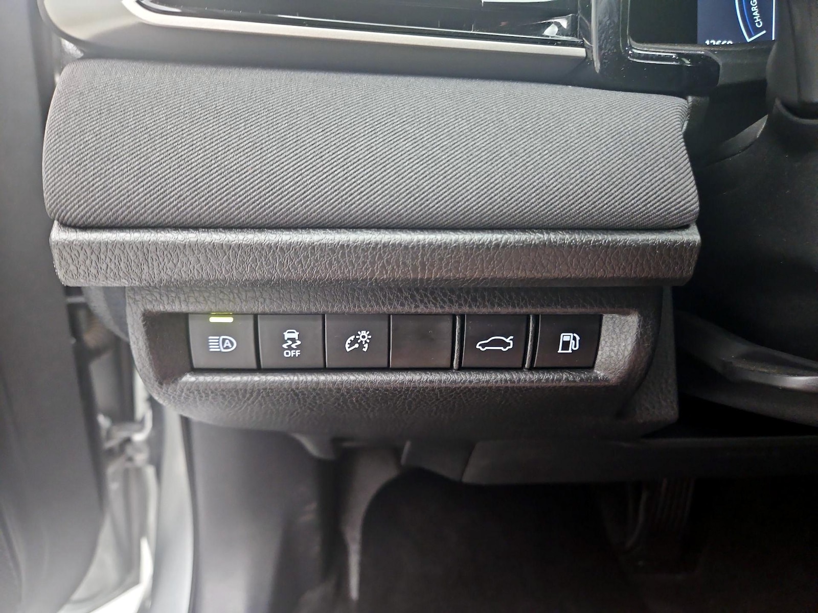 2025 Toyota Camry LE - Photo 14