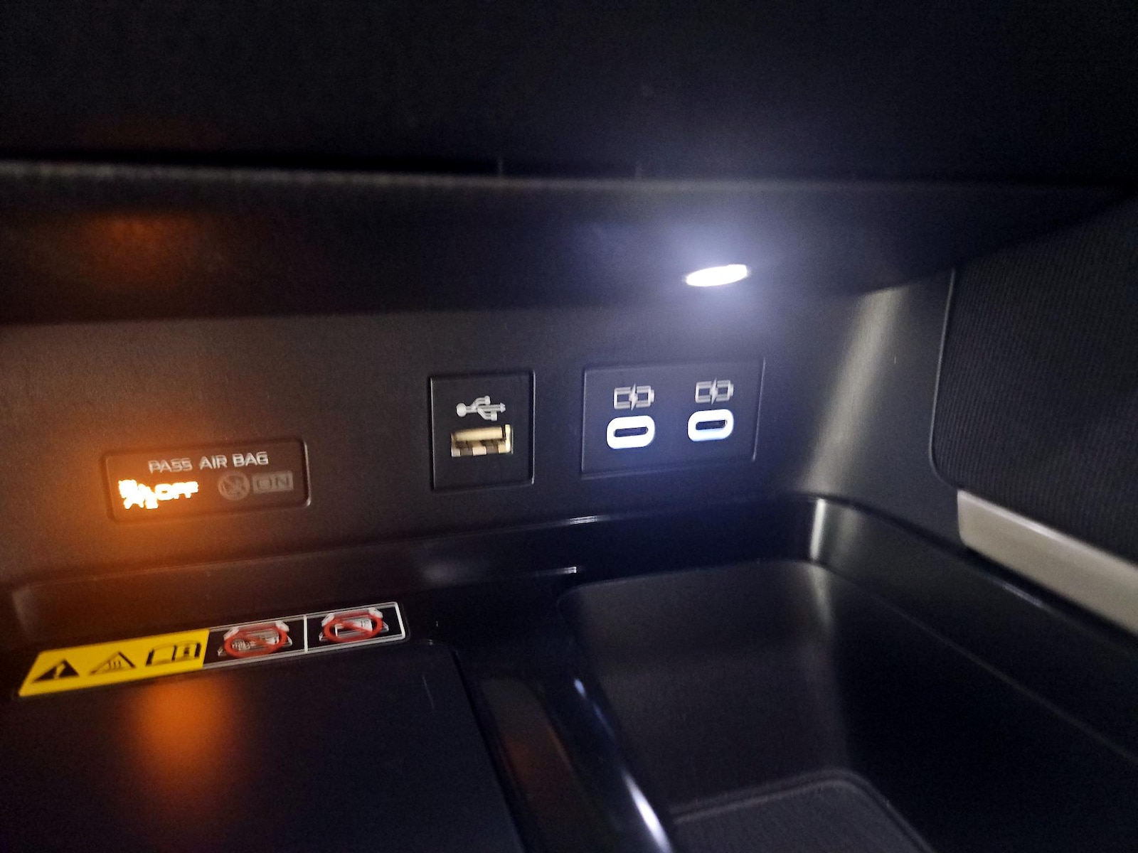 2025 Toyota Camry LE - Photo 19