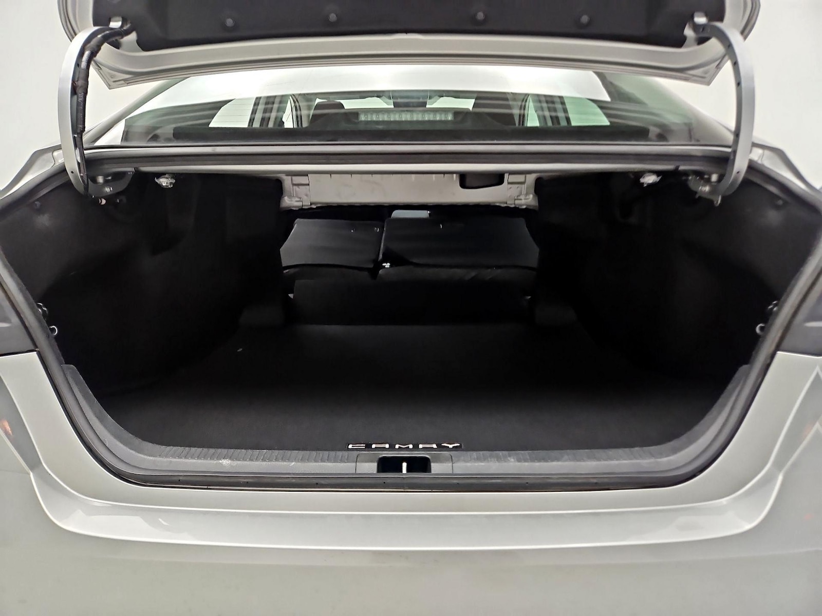 2025 Toyota Camry LE - Photo 22
