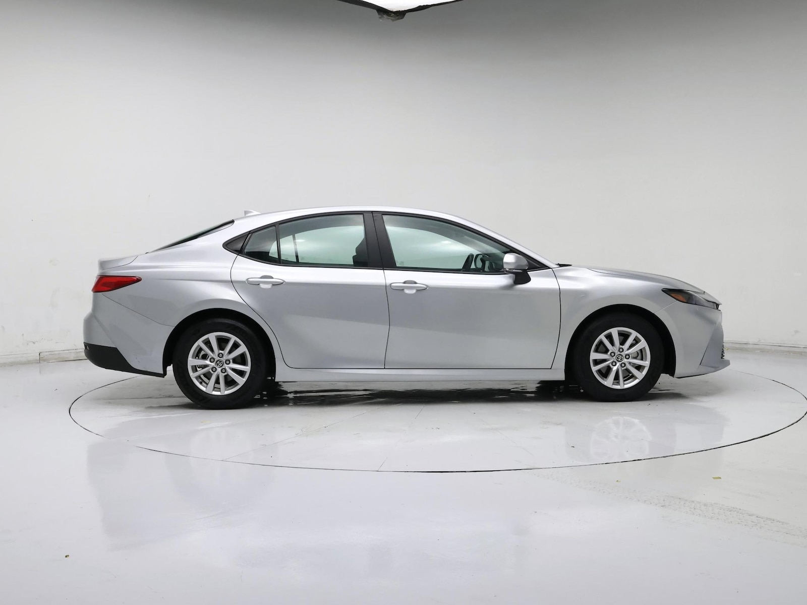 2025 Toyota Camry LE - Photo 8