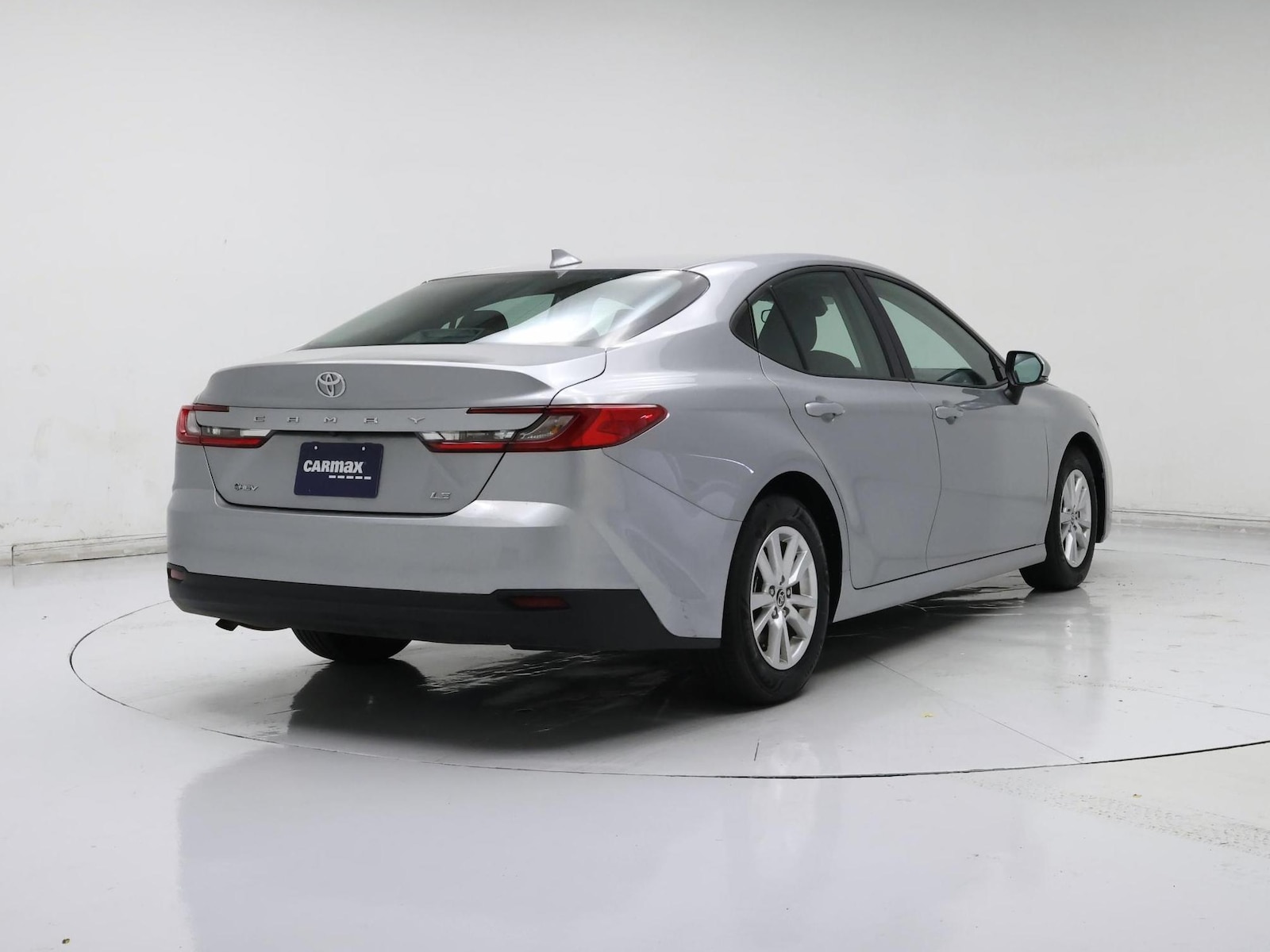 2025 Toyota Camry LE - Photo 9
