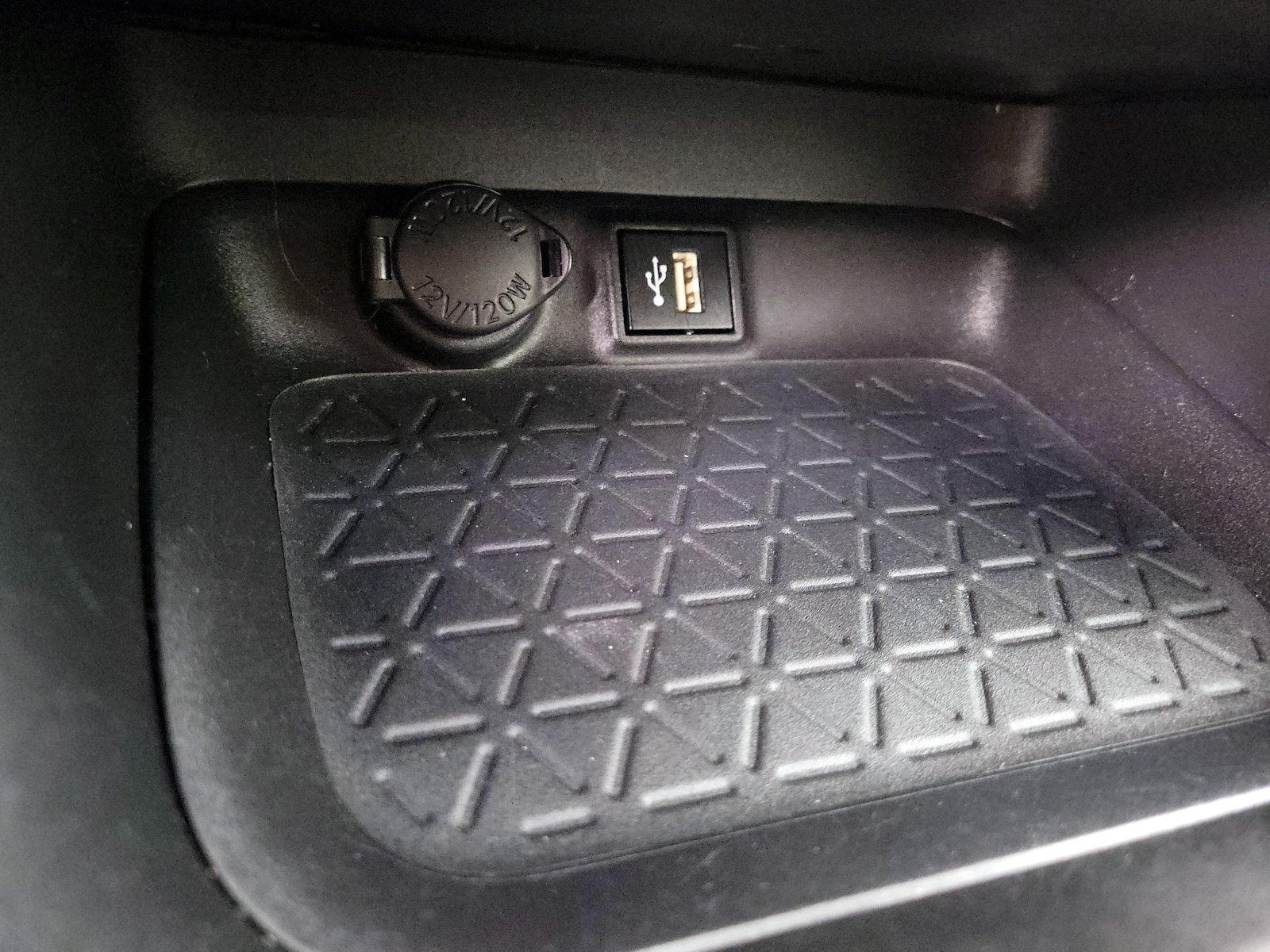 2024 Toyota RAV4 XLE Premium - Photo 19