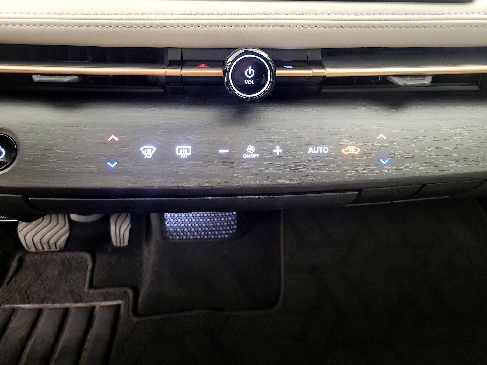 2024 Nissan ARIYA Engage+ - Photo 18