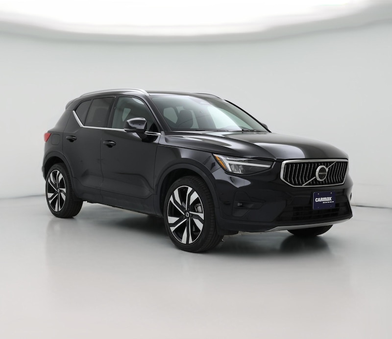 2025 Volvo XC40 B5 Plus Bright Theme