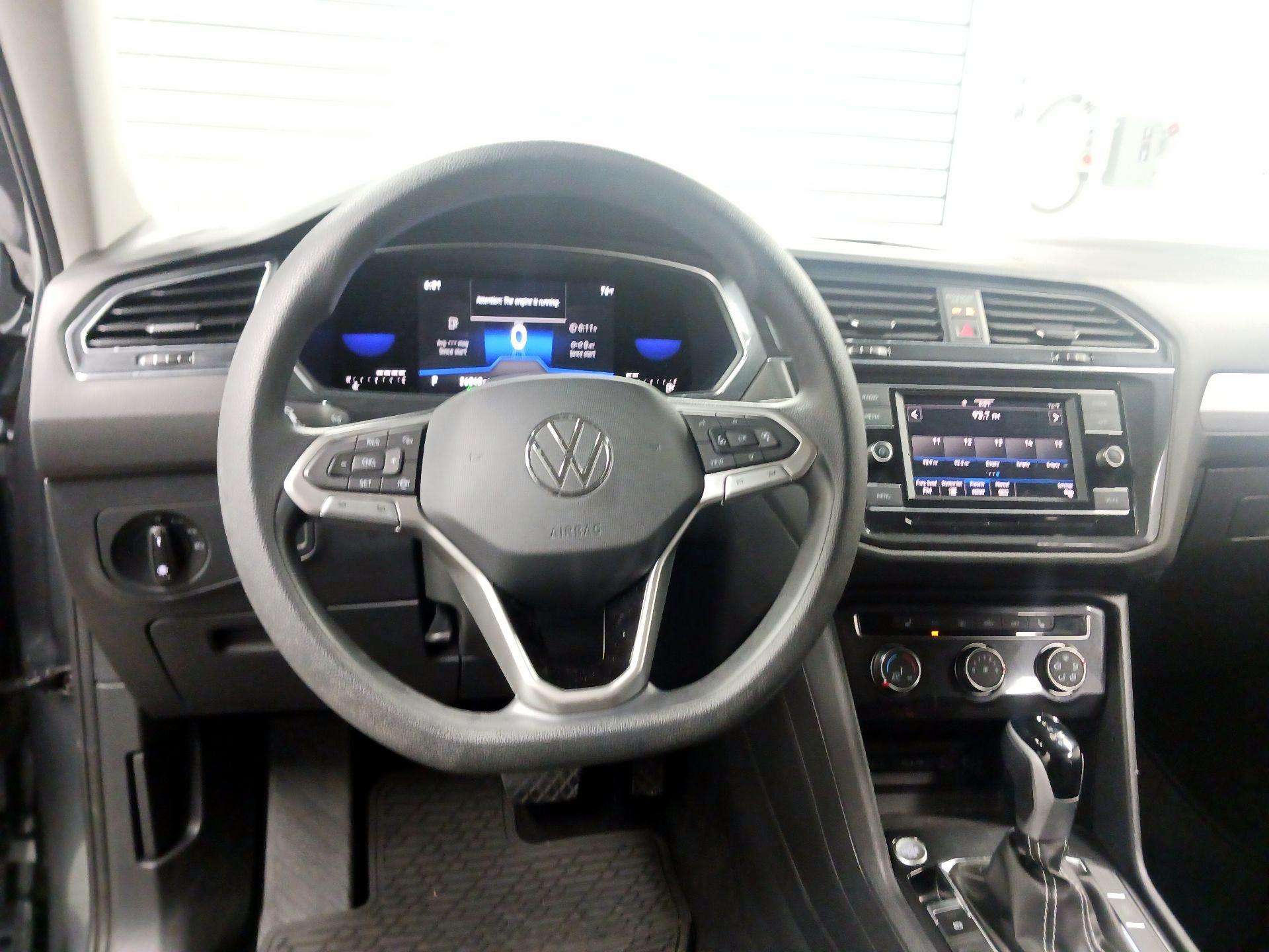 Thumbnail: 2023 Volkswagen Tiguan - 10