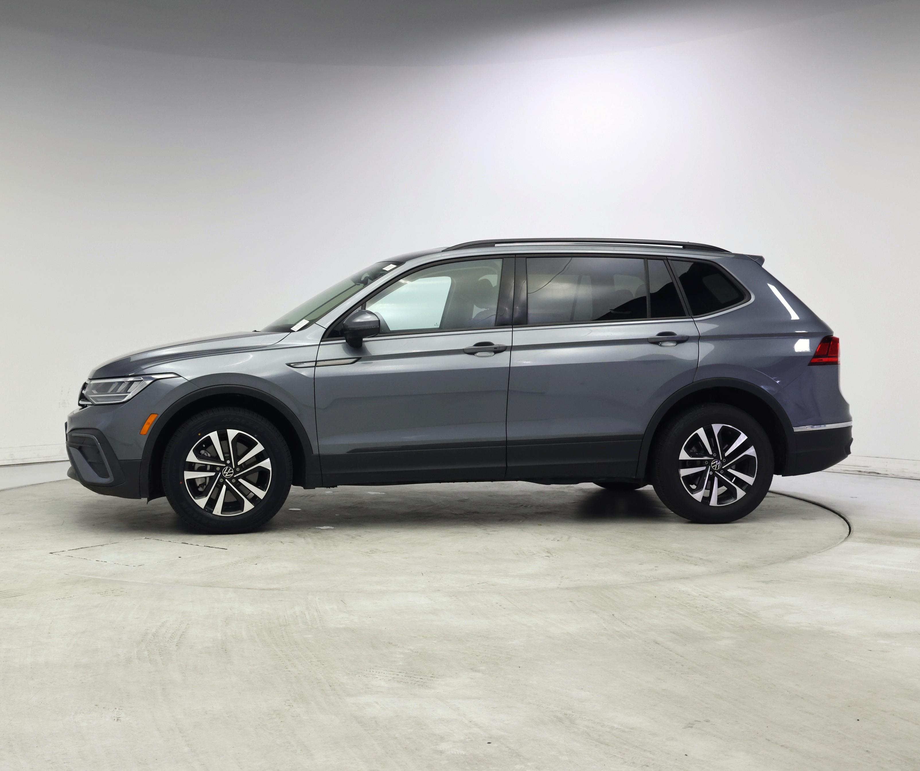 Thumbnail: 2023 Volkswagen Tiguan - 3