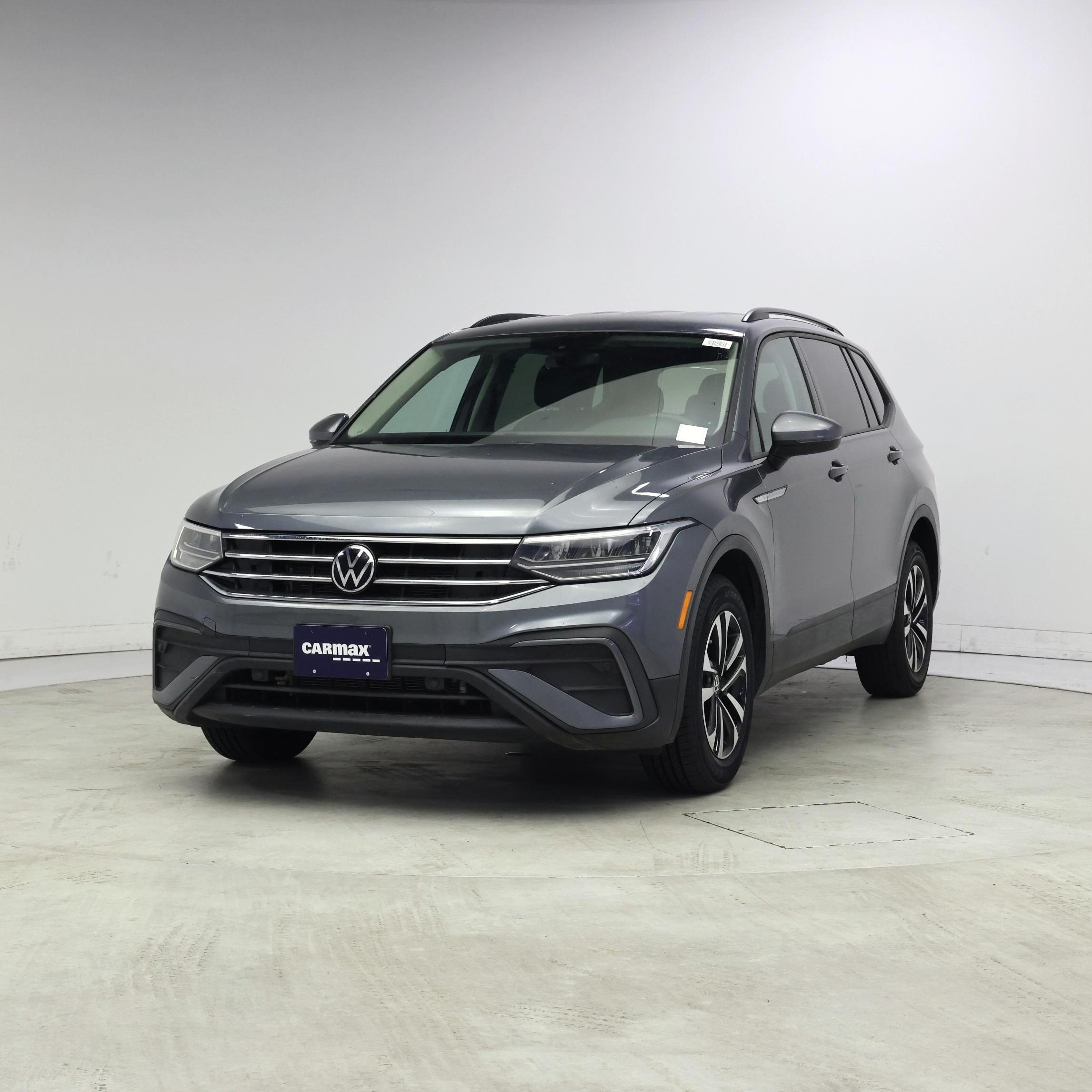 Thumbnail: 2023 Volkswagen Tiguan - 4